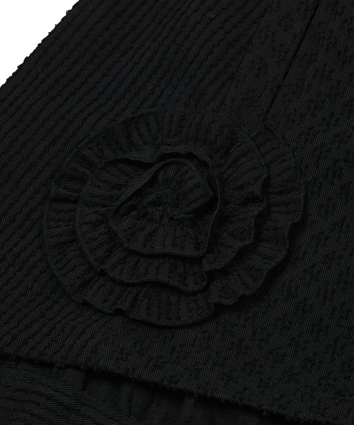 타입서비스(TYPESERVICE) Asymmetry Embroidery Skirt [Black]
