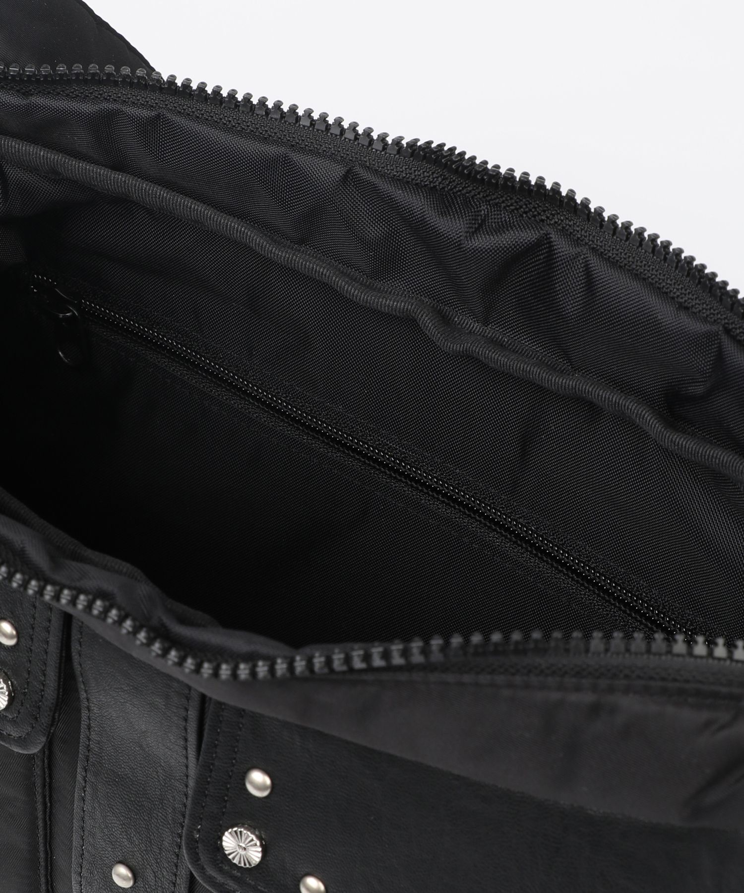 [IUGAMAKARAS] Studded Western Shoulder Bag /追跡付 MUSINSA公式 | IUGAMAKARAS [IugamacarasXSongfield] Studded