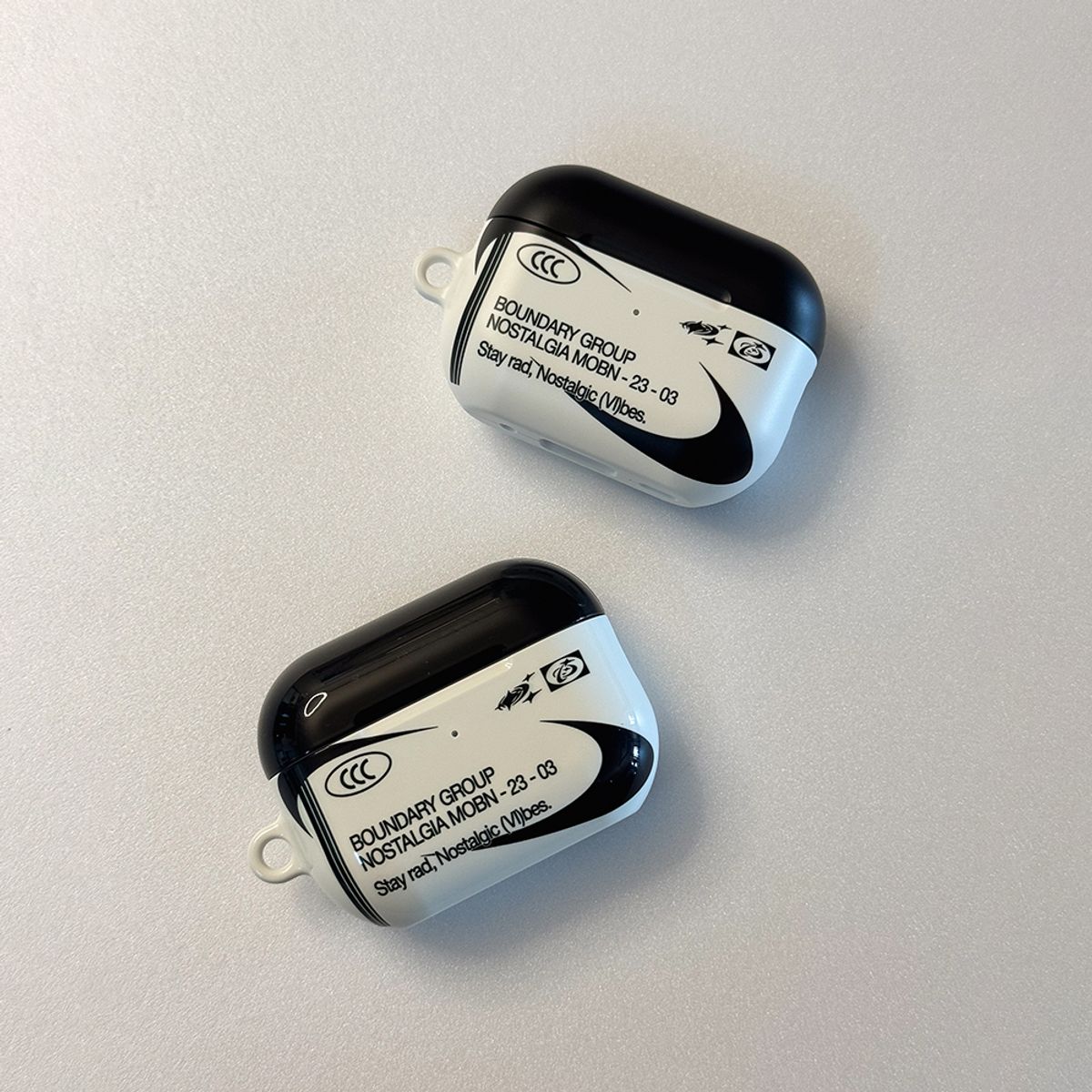 메모리즈바운더리(MEMORIESBOUNDARY) Nostalgic Vibes AirPods Case (Glossy / Matte)