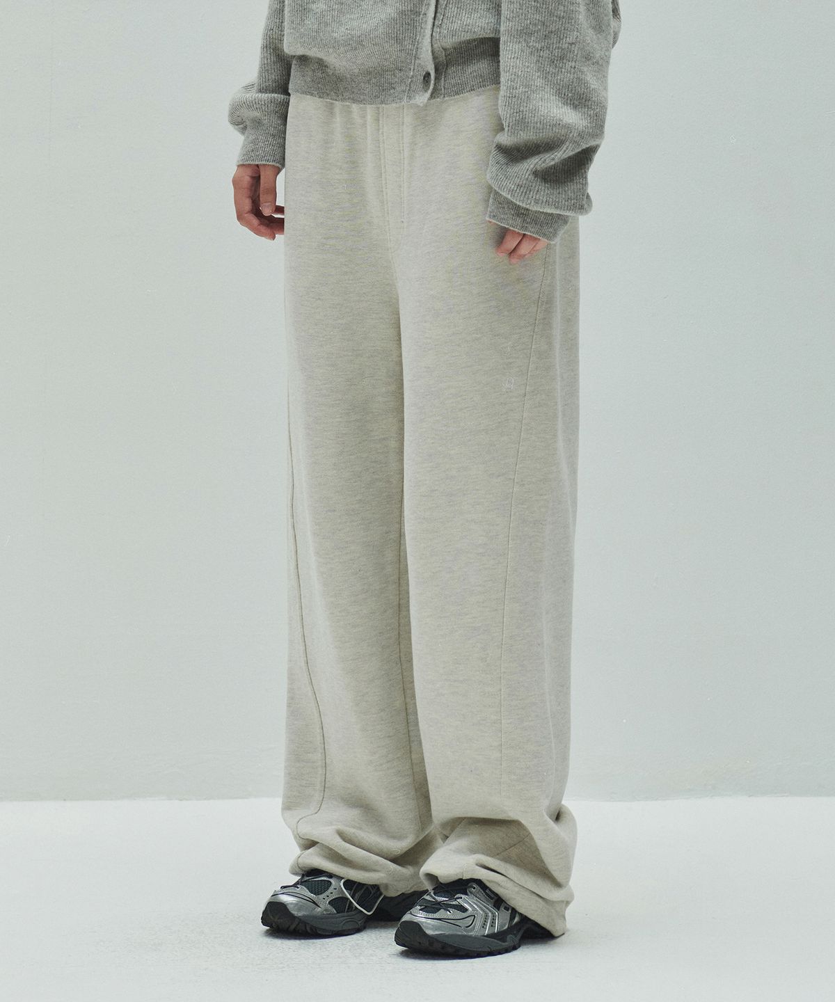 다이애그널(DIAGONAL) DIAGONAL LOGO SWEATPANTS (oatmeal)