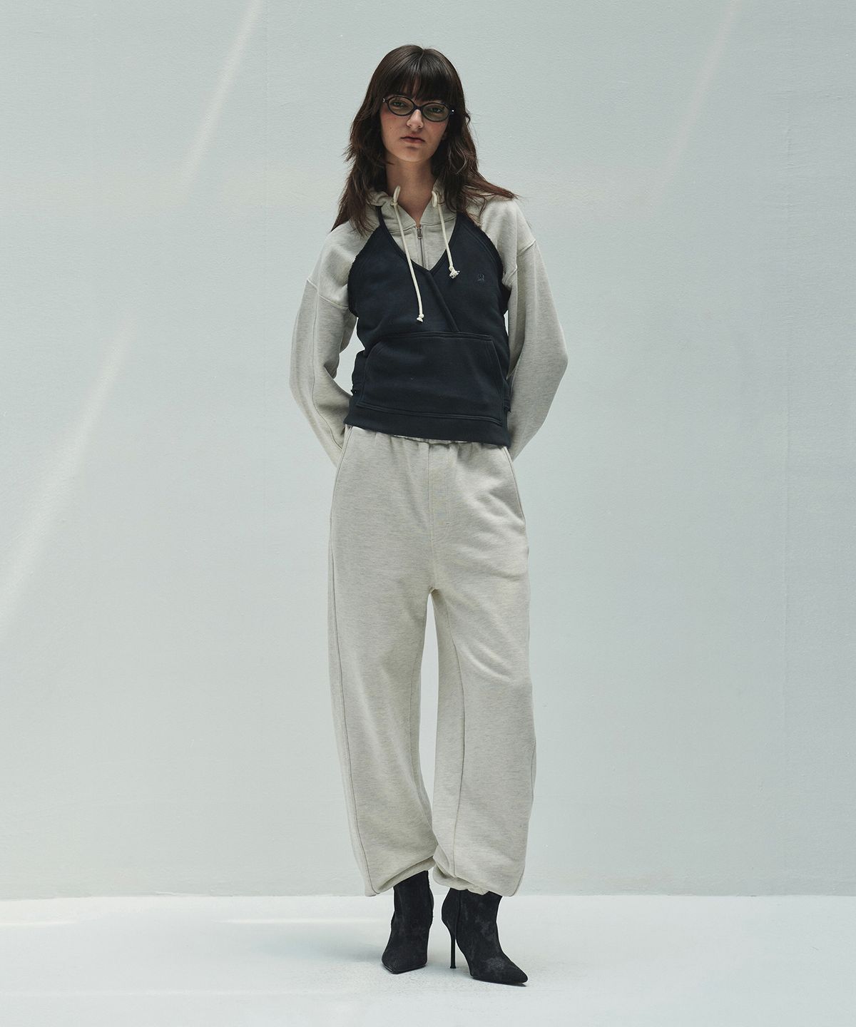 다이애그널(DIAGONAL) DIAGONAL LOGO SWEATPANTS (oatmeal)