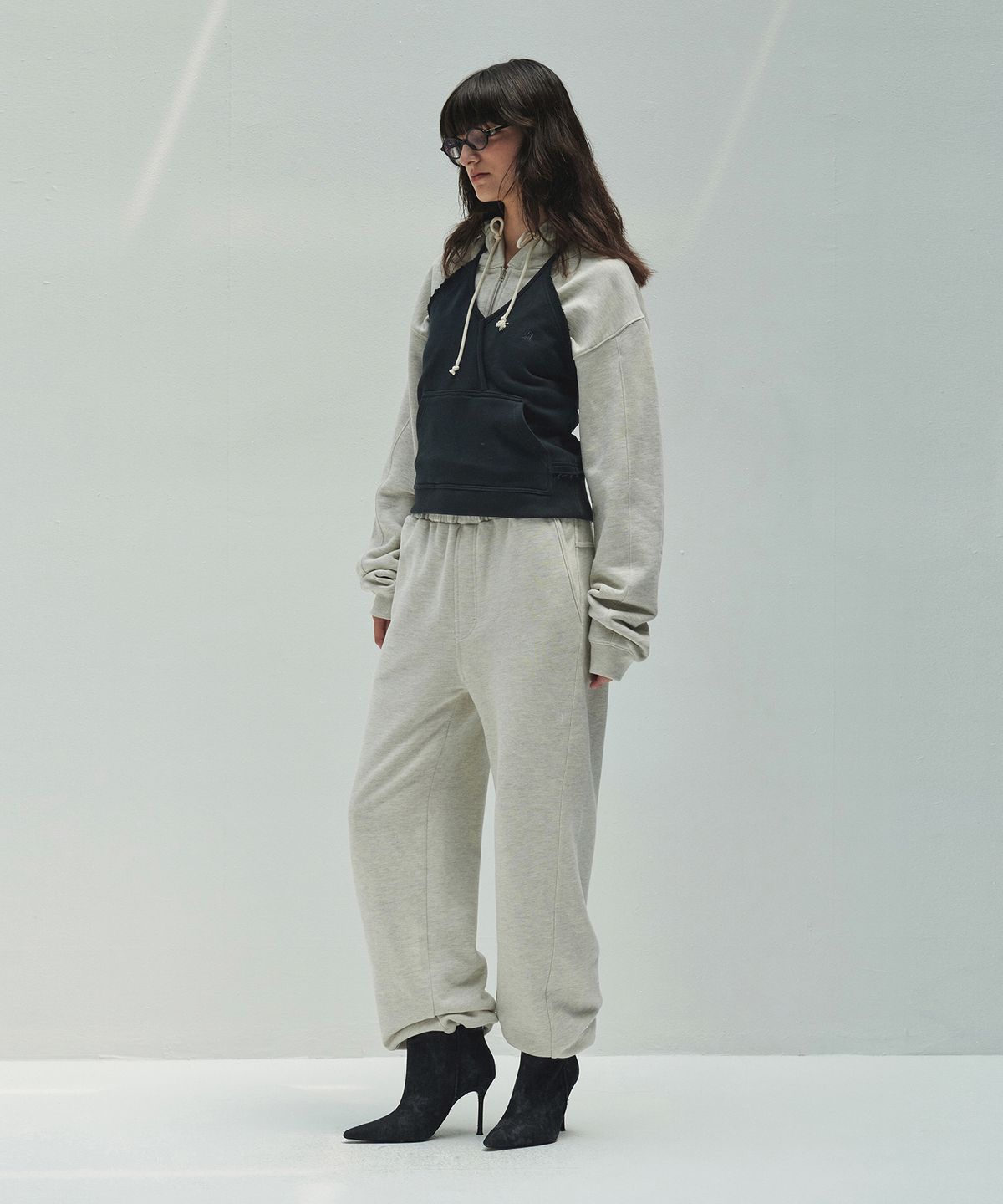 다이애그널(DIAGONAL) DIAGONAL LOGO SWEATPANTS (oatmeal)