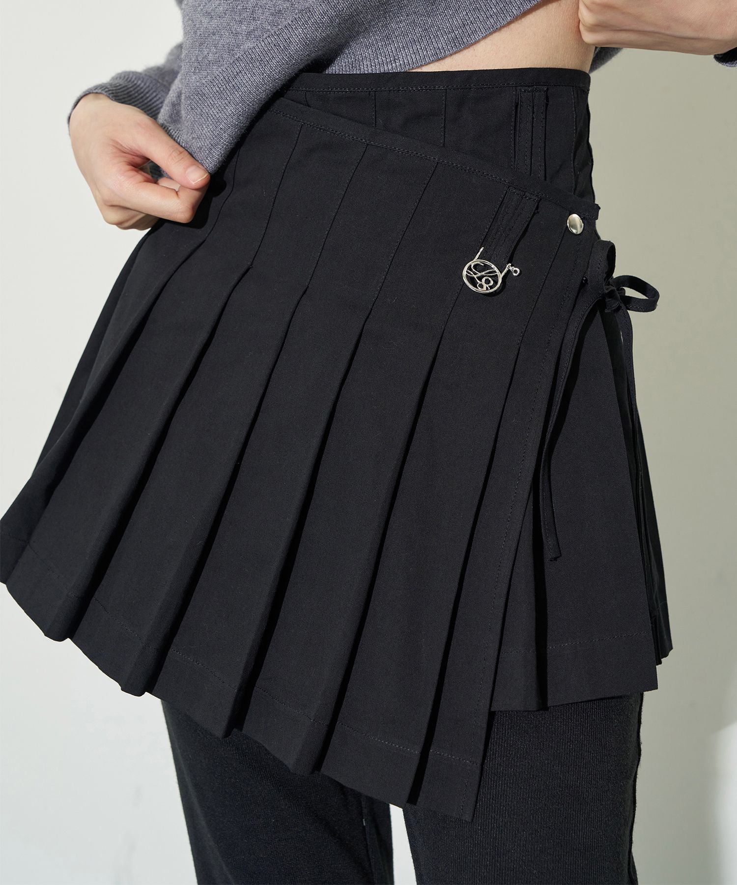 【I AM MARI】Lopia Pleated Wrap Skirt Pants THE PLEATED SARONG SKIRT in BLACK GAUZE – Lisa Marie Fernandez
