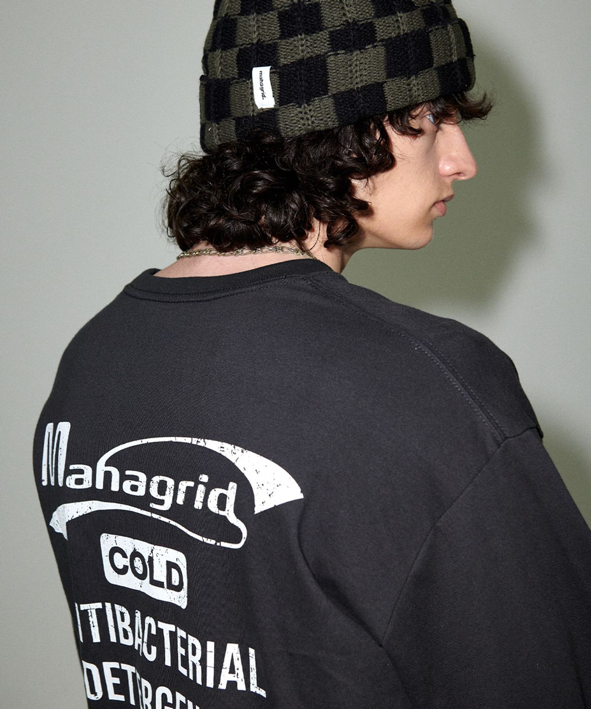 마하그리드(MAHAGRID) DETERGENT LOGO LS TEE BLACK(MG2EFMT562A)