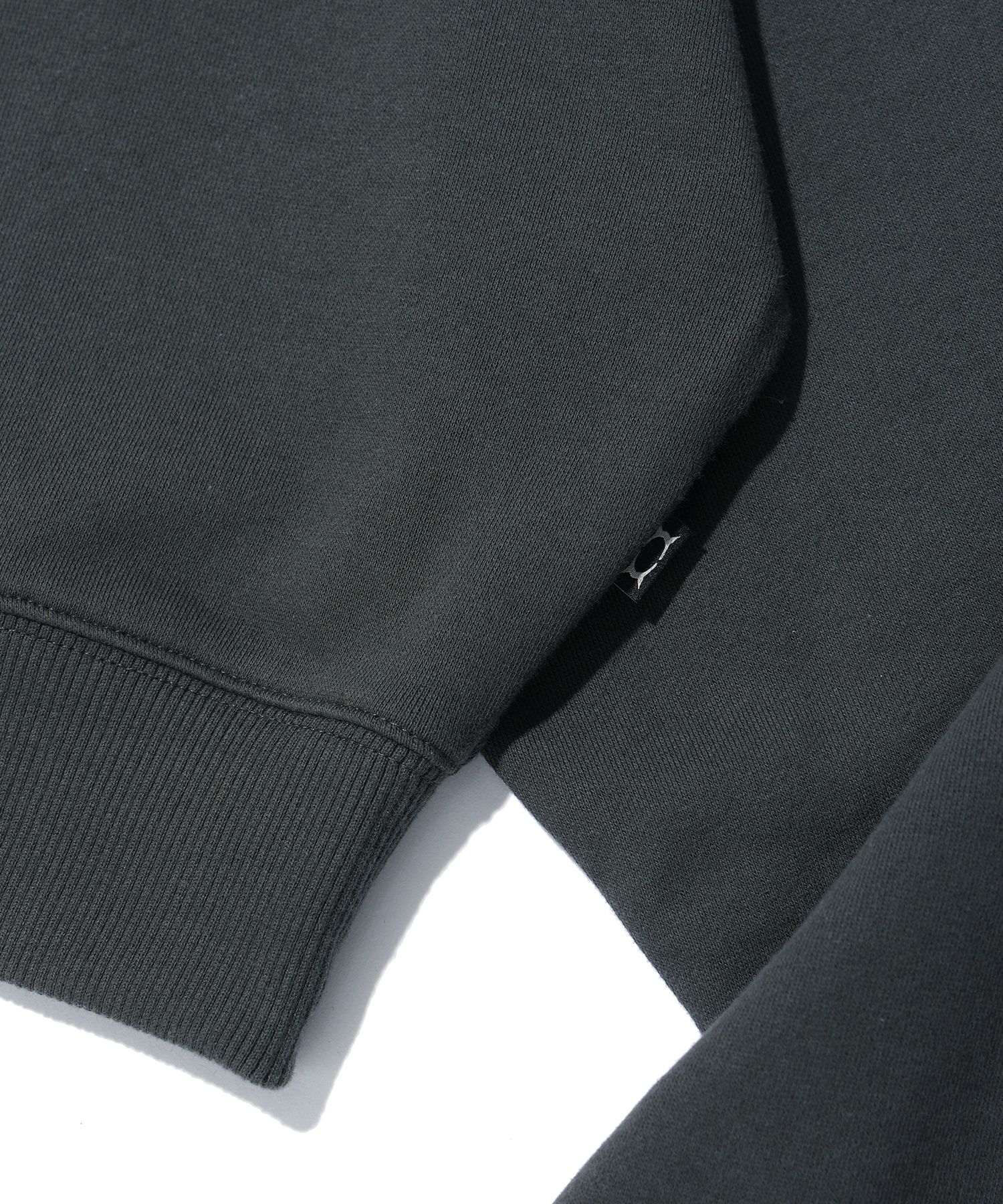 [CRITIC] BASIC WORMHOLE SWEATSHIRT /追跡付 MUSINSA | CRITIC BASIC WORMHOLE SWEATSHIRT CHARCOAL