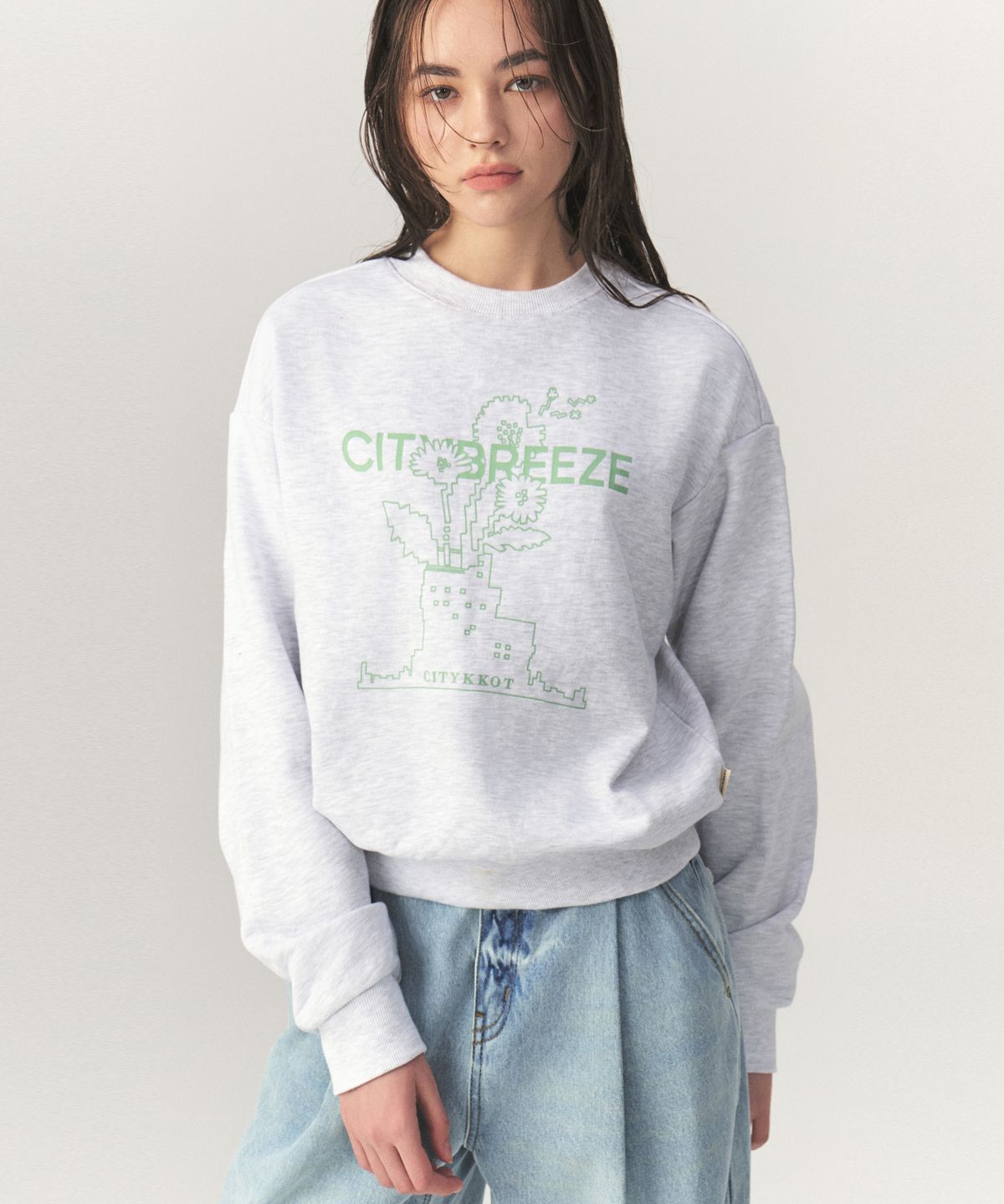 시티브리즈(CITYBREEZE) 에센셜 시티 플라워 스웨트셔츠_MELANGE WHITE