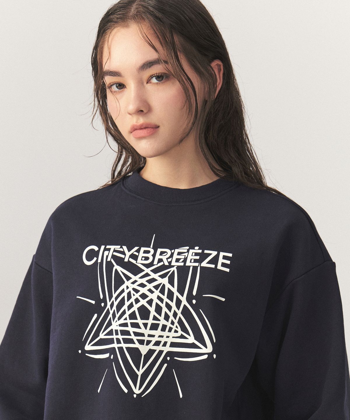 시티브리즈(CITYBREEZE) 에센셜 시티 스타 스웨트셔츠_NAVY