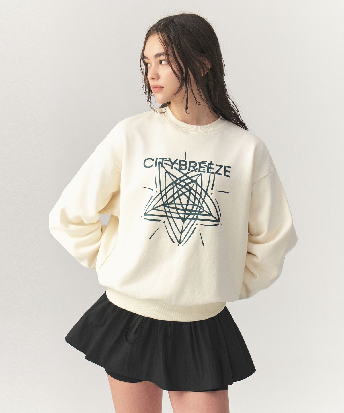 시티브리즈(CITYBREEZE) 에센셜 시티 스타 스웨트셔츠_CREAM