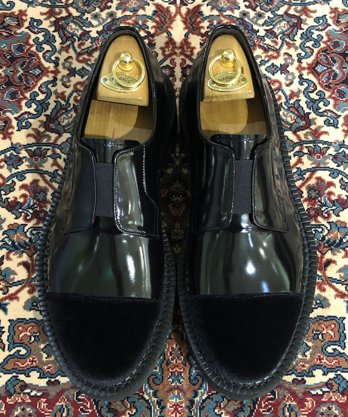 조앤슈(JOENSHOE) 휴만 노밴딩 벨벳 투톤 워커 블랙