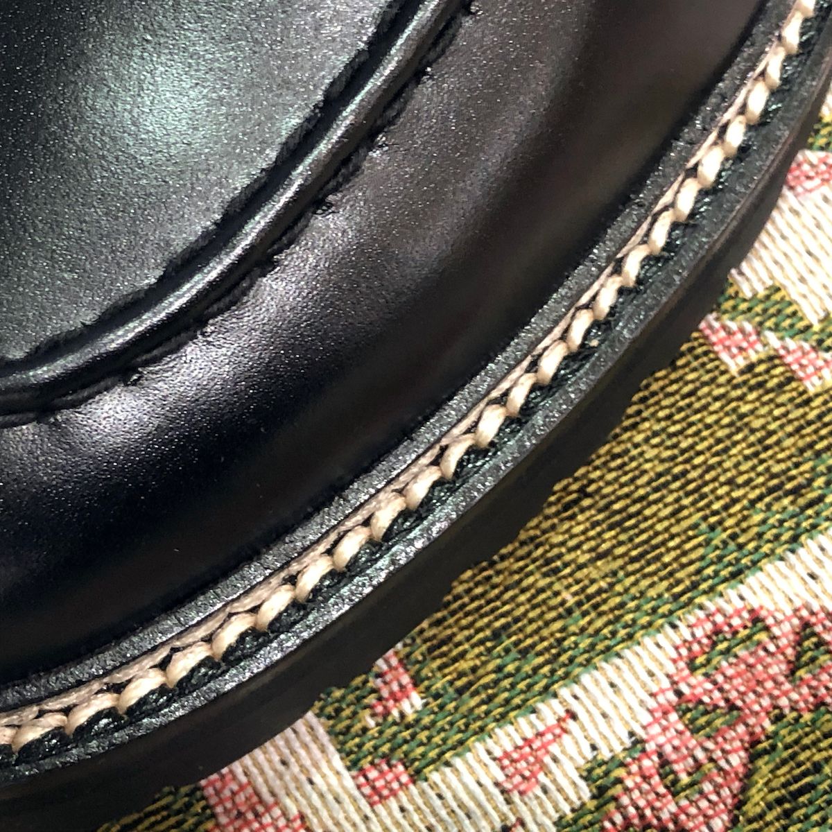 조앤슈(JOENSHOE) 휴만 스티치 유팁 옥스퍼드 블랙