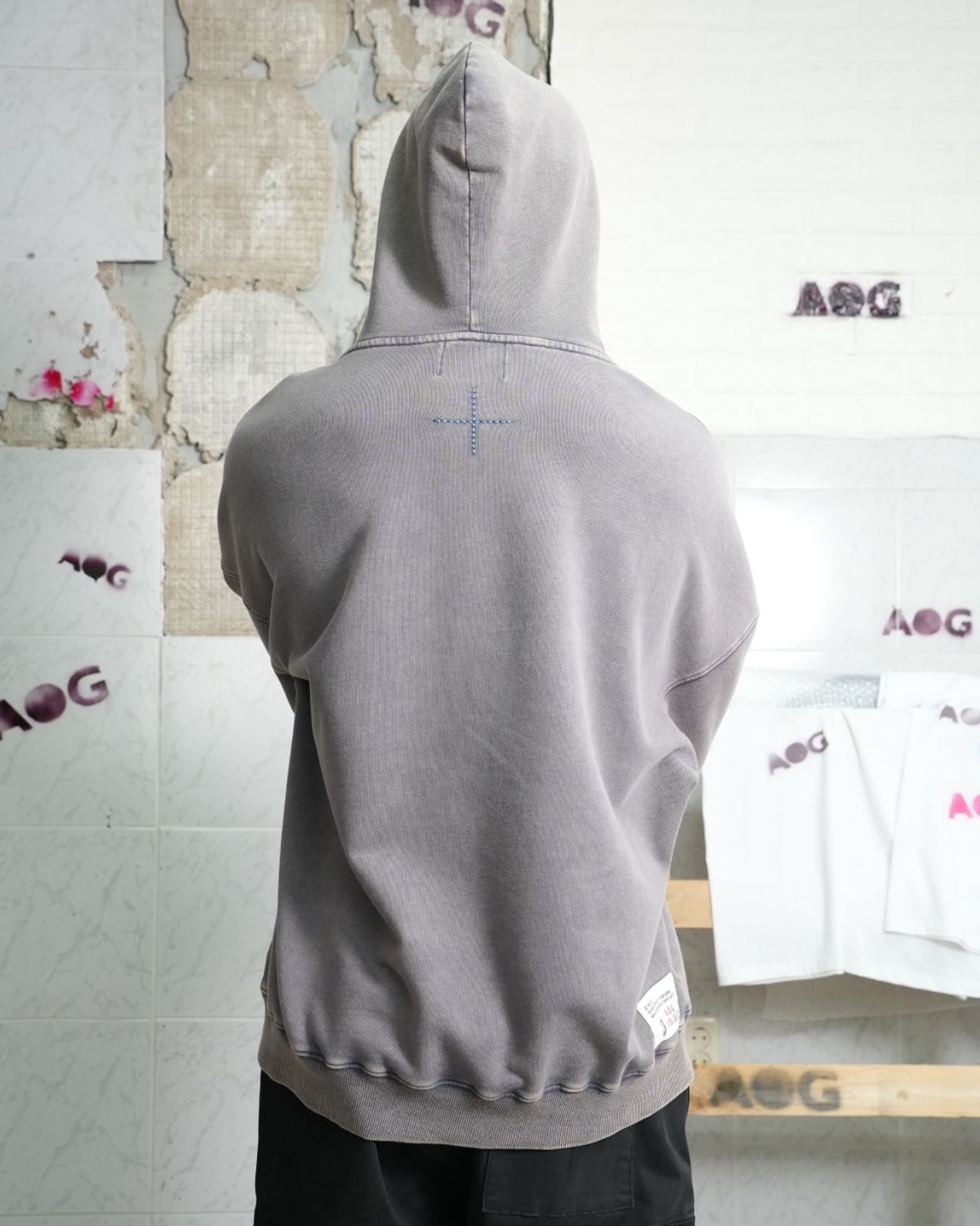 에이오지프로젝트(AOG PROJECT) 빈티지 77 로고 워싱 후디 스웻 (블루그레이)
