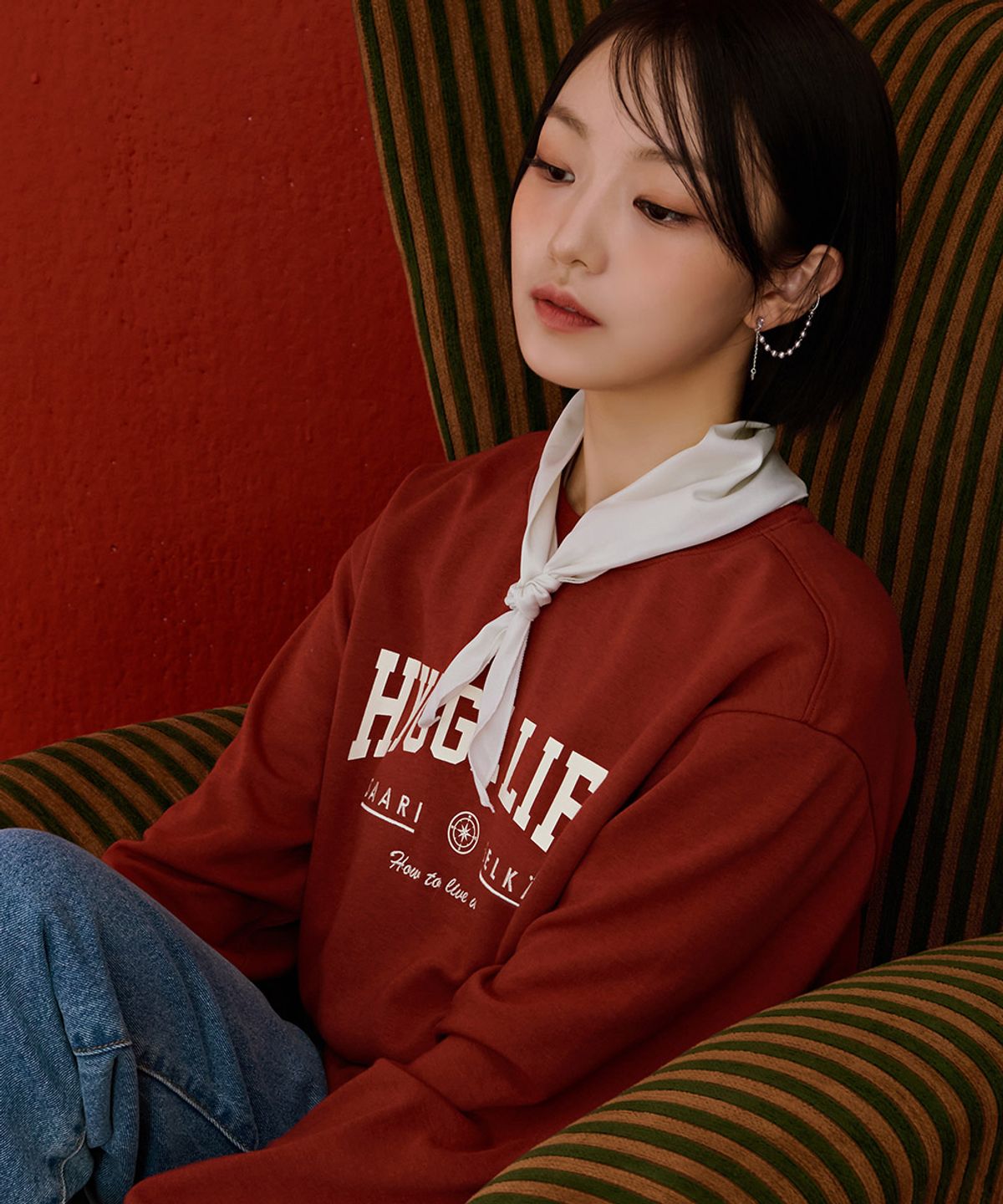체이스컬트(CHASECULT) 공용 에센셜 아치 레터링 맨투맨 티셔츠-DERU5111B0R