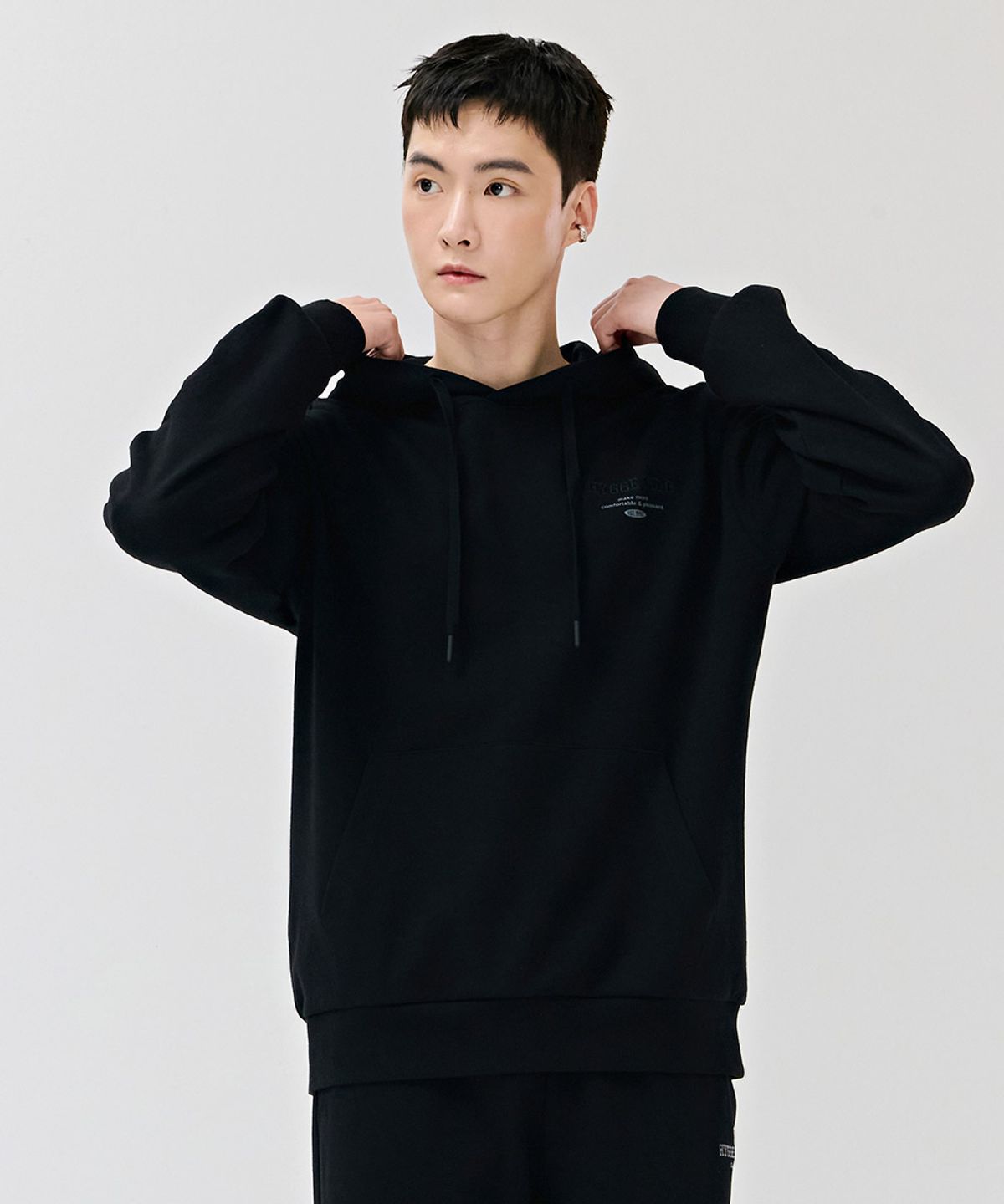 체이스컬트(CHASECULT) 공용 에센셜 레터링 후드 티셔츠-DEZU5104B03