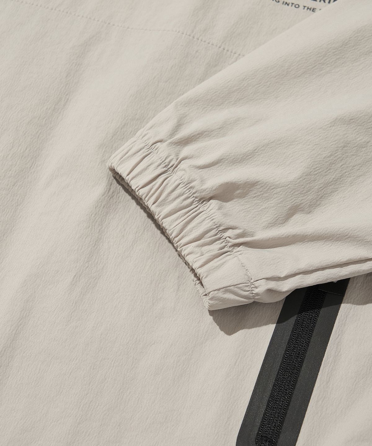 웰터 익스페리먼트(WELTER EXPERIMENT) ATTABAD STRETCH WINDBREAK PULLOVER_LIGHT GRAY_WLT031