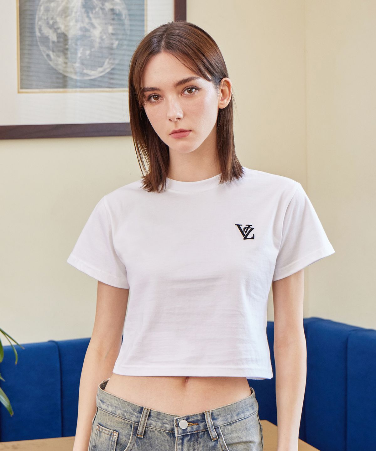 바잘(VARZAR) VZ 3D 로고 크롭 반팔 티셔츠 화이트