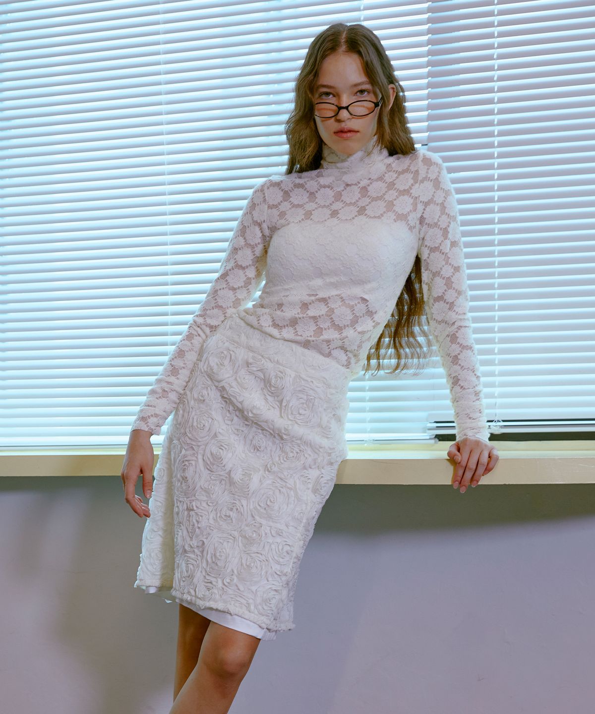 써틴먼스(13MONTH) Chiffon Flower Midi Skirt (WHITE)
