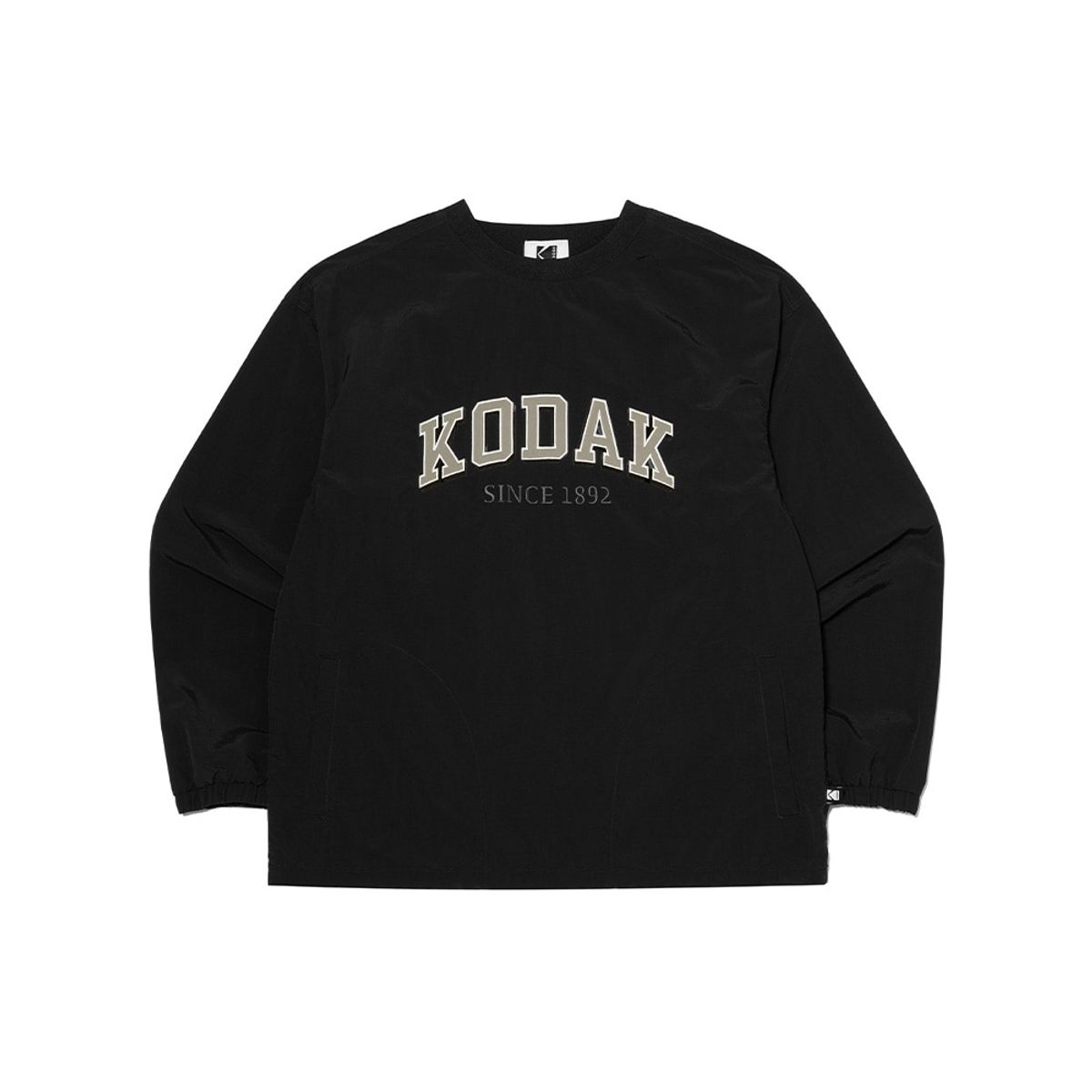 코닥(KODAK) 에센셜 워딩로고 우븐 맨투맨 BLACK