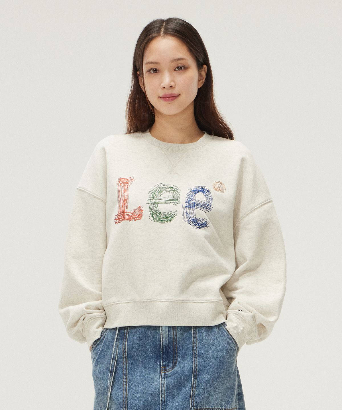 리(LEE) 스티치 자수 로고 맨투맨 오트밀