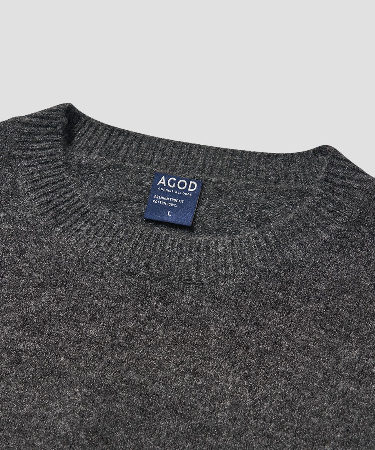 에이지오디(AGOD) 시그니처 데일리 크루넥 니트 [차콜]