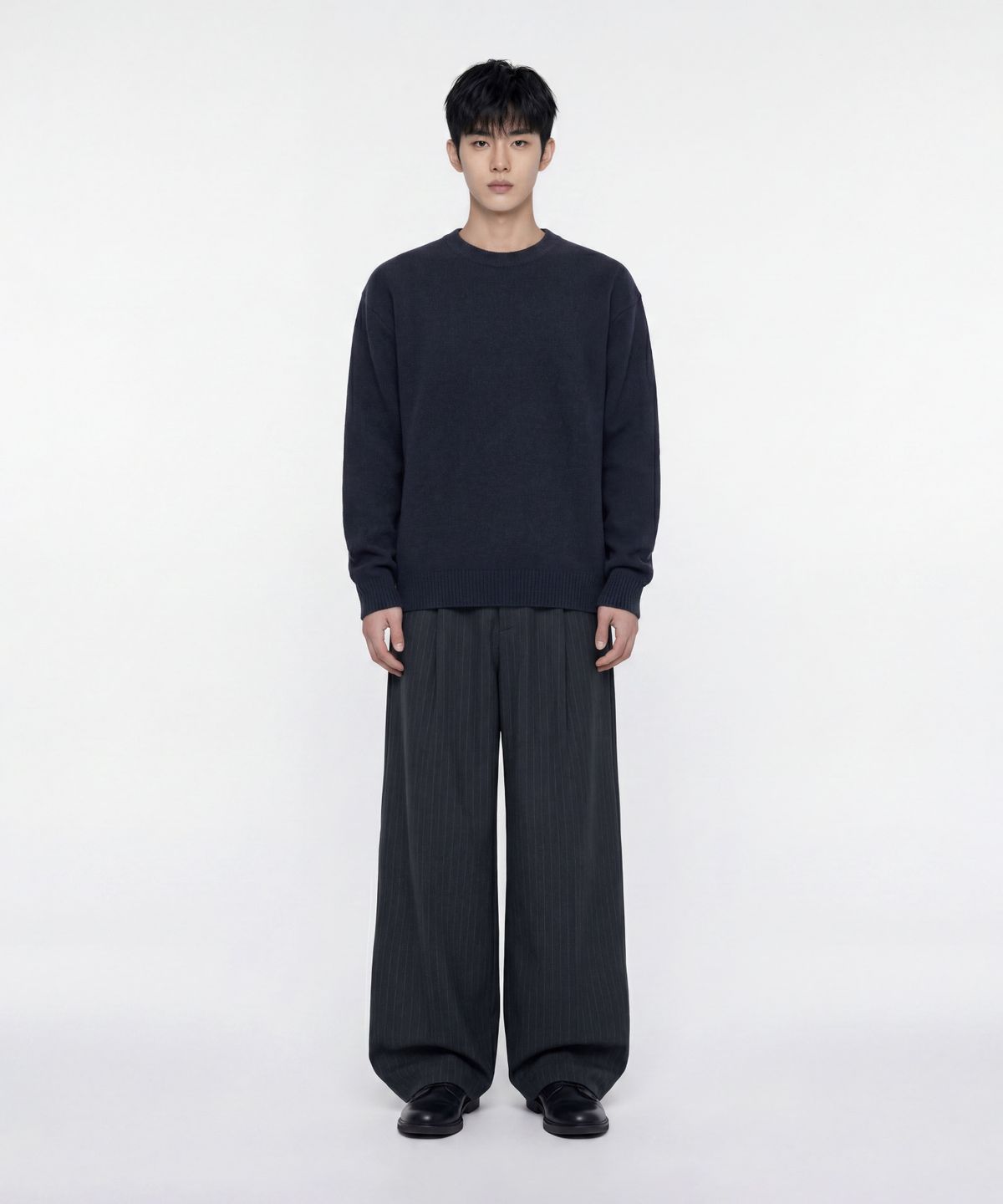 에이지오디(AGOD) 시그니처 데일리 크루넥 니트 [네이비]