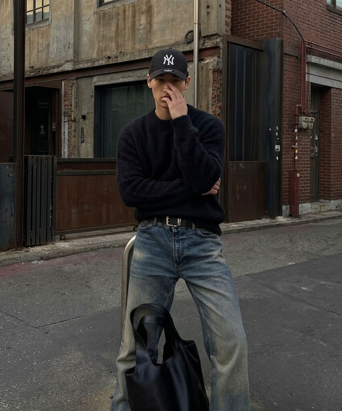 에이지오디(AGOD) 시그니처 데일리 크루넥 니트 [블랙]