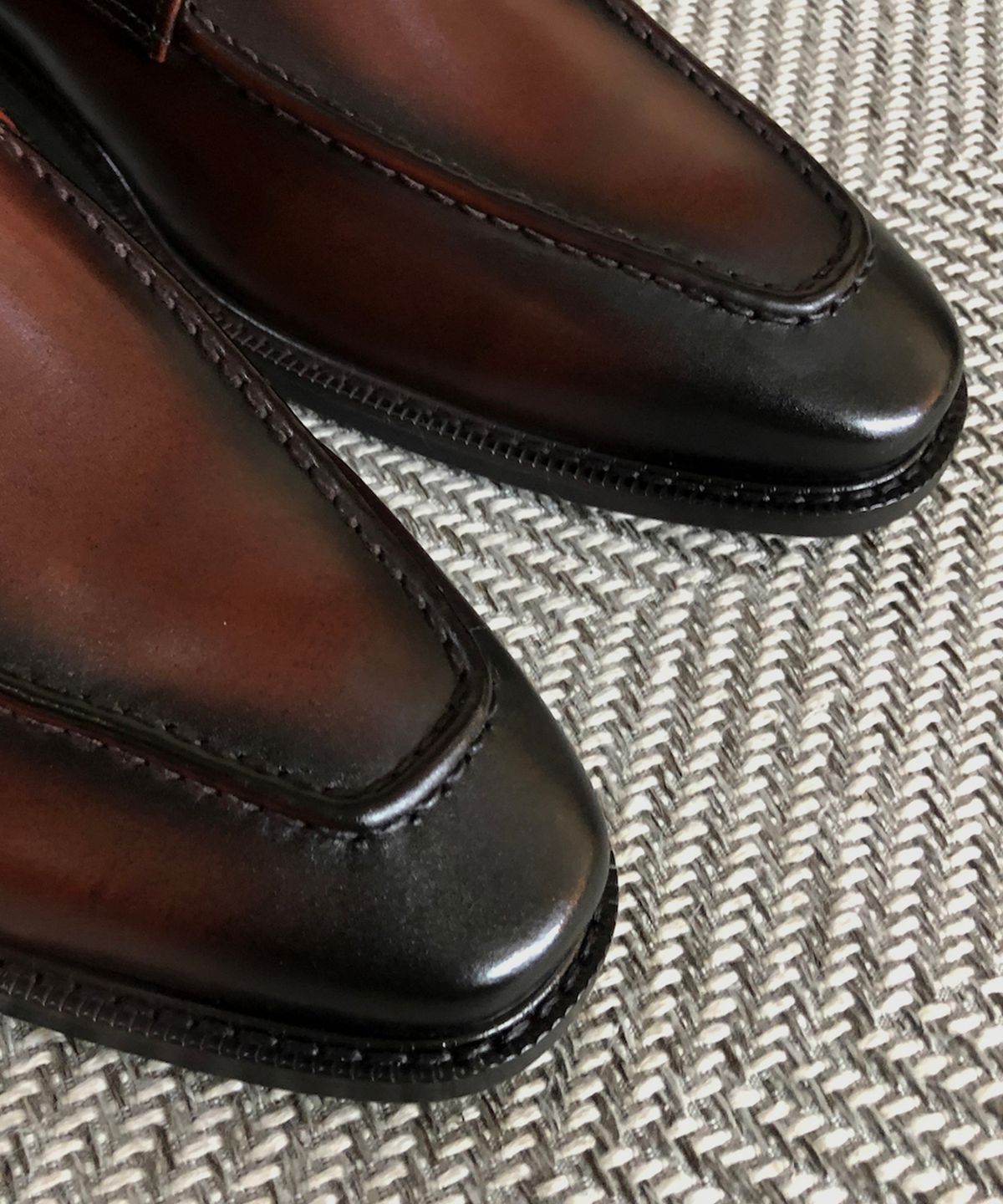 조앤슈(JOENSHOE) 놉 베이커 골드버클 원몽크 클래식브라운