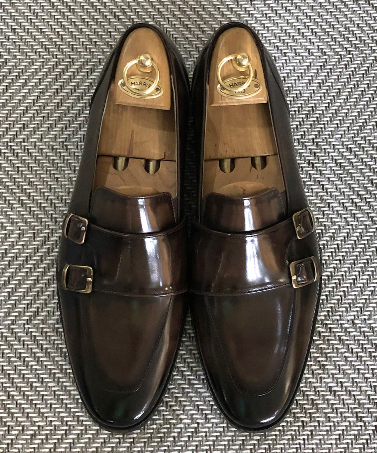 조앤슈(JOENSHOE) 벨라 미들 몽크스트랩 클래식브라운