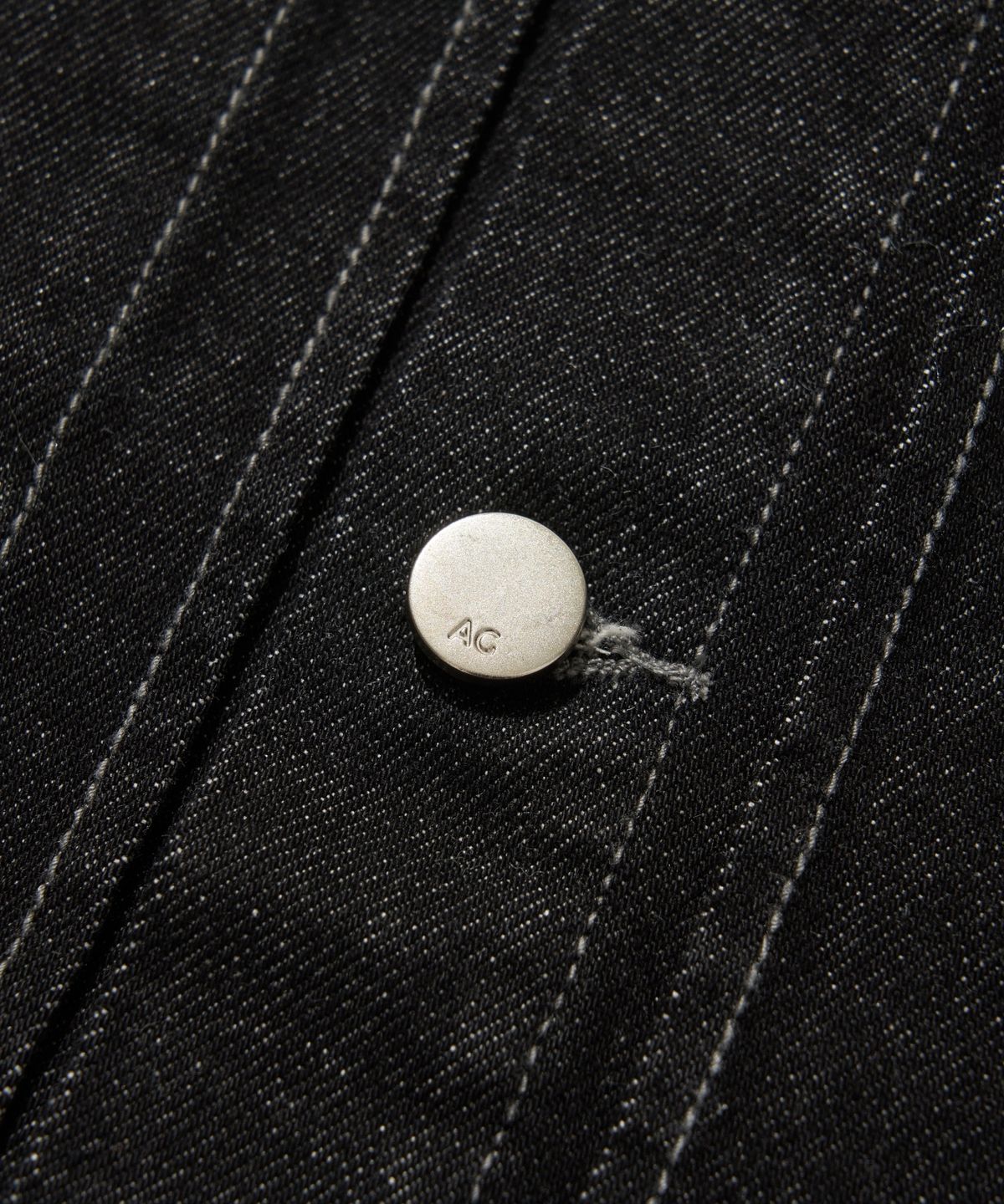 에이지오디(AGOD) 스톤 워싱 크롭 데님 자켓 [블랙]