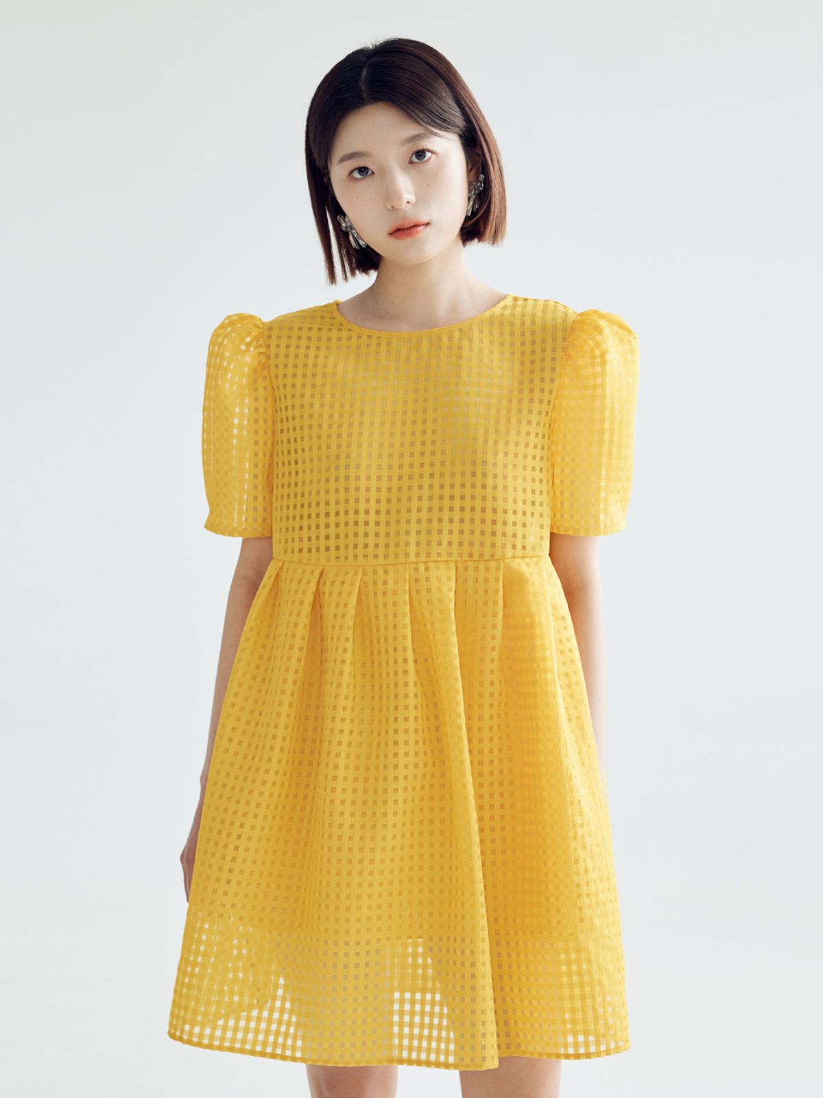 봄날 부티크(BOMNAL BOUTIQUE) 체크 볼륨 미니 드레스 _ 머스타드