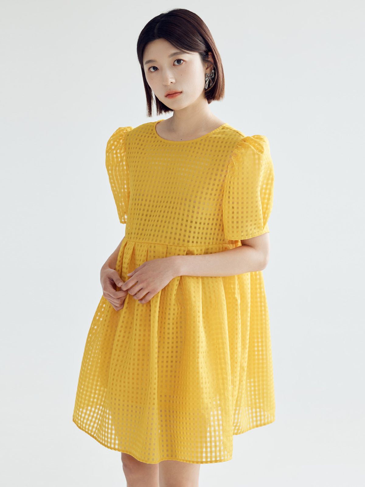 봄날 부티크(BOMNAL BOUTIQUE) 체크 볼륨 미니 드레스 _ 머스타드