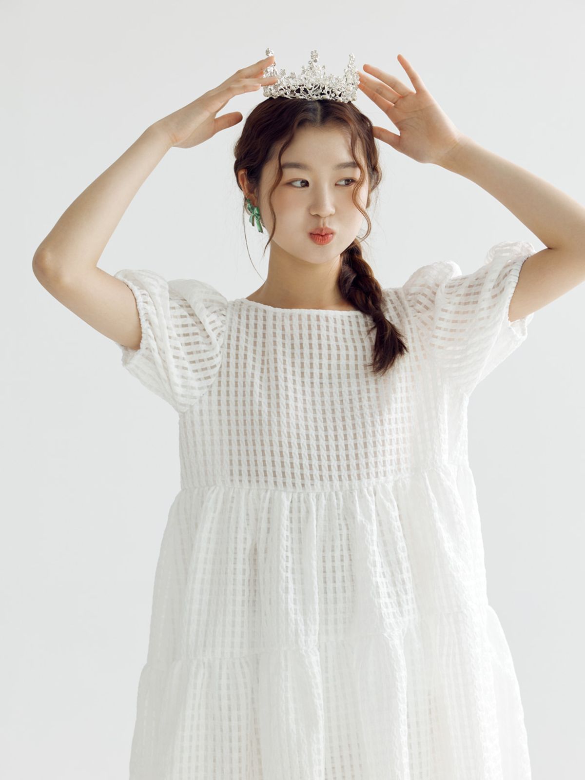 봄날 부티크(BOMNAL BOUTIQUE) 체크 퍼프 라인 미디 드레스 _ 화이트