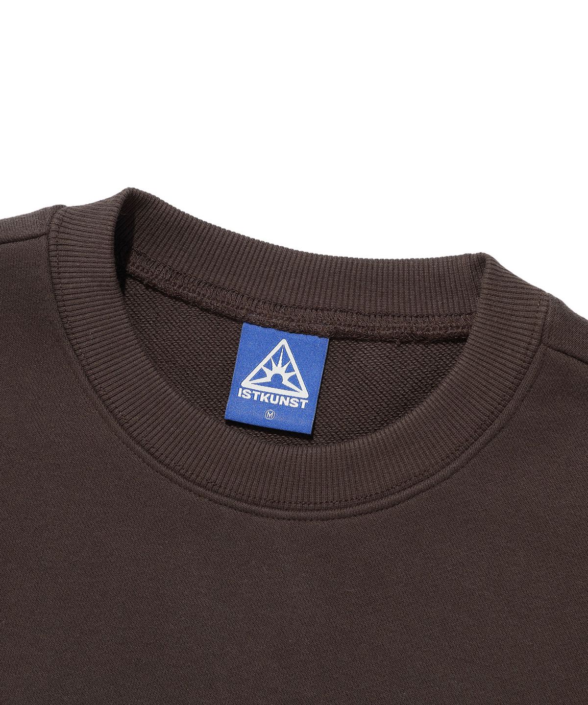 이스트쿤스트(ISTKUNST) IK TAG LOGO SWEATSHIRTS_BROWN(IK2EFMM451A)