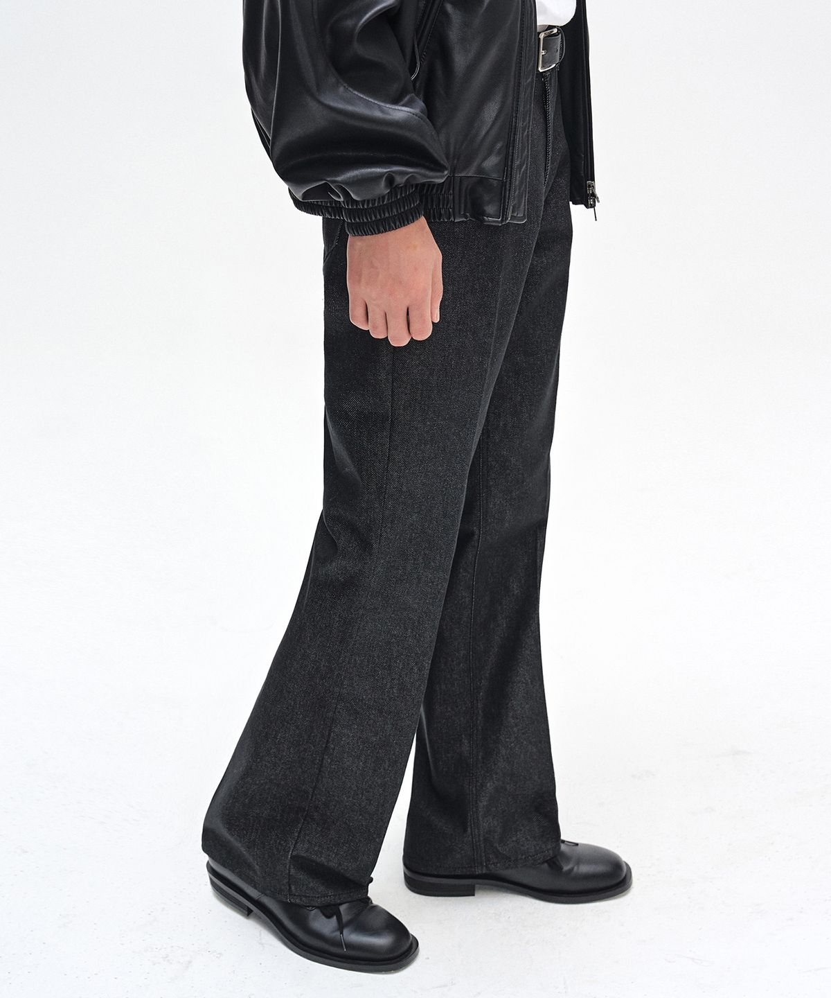데케트(DECET) Dawn Semi Flared Jeans DCPT044CPBlack2