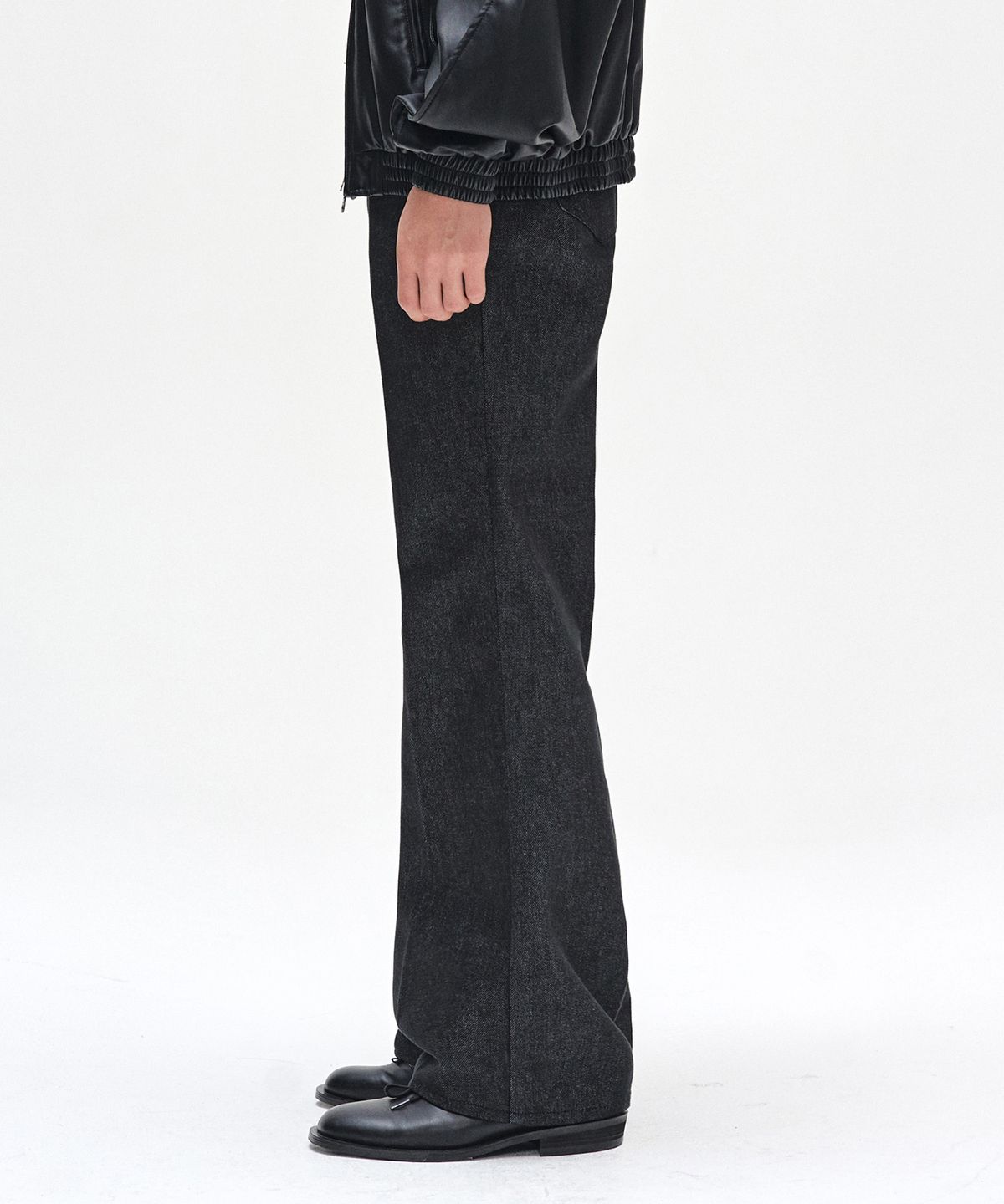 데케트(DECET) Dawn Semi Flared Jeans DCPT044CPBlack2