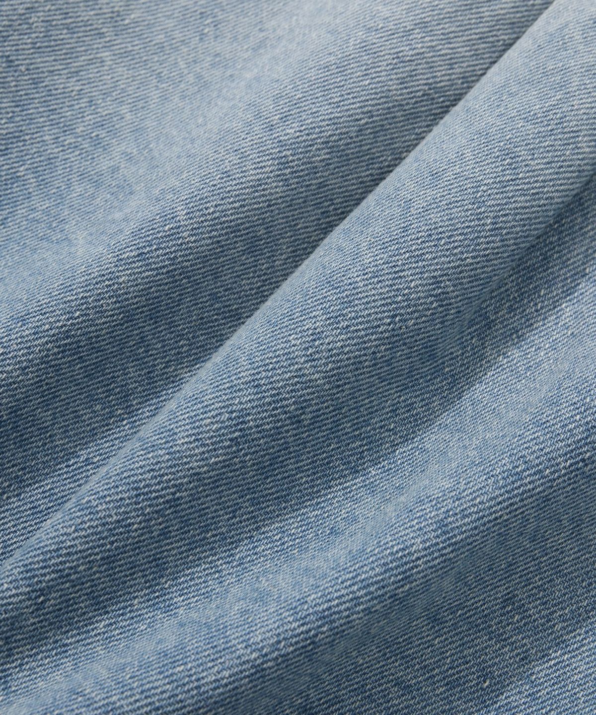 커버낫 우먼(COVERNAT WOMAN) 우먼 크롭 클로버하트 데님 셔츠 Light Blue