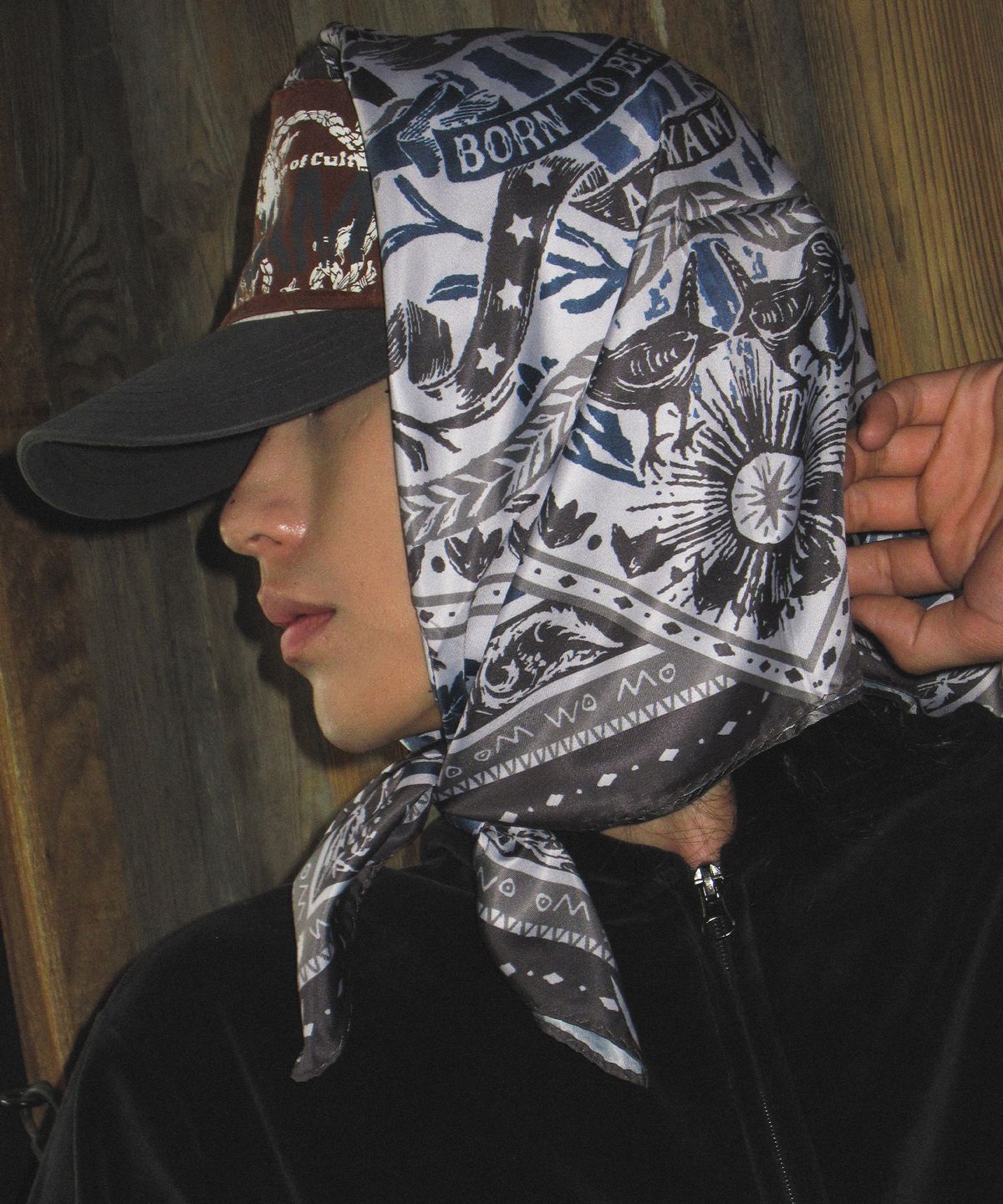 아캄(AAKAM) Western Eagle Printed Scarf (Sky Blue)