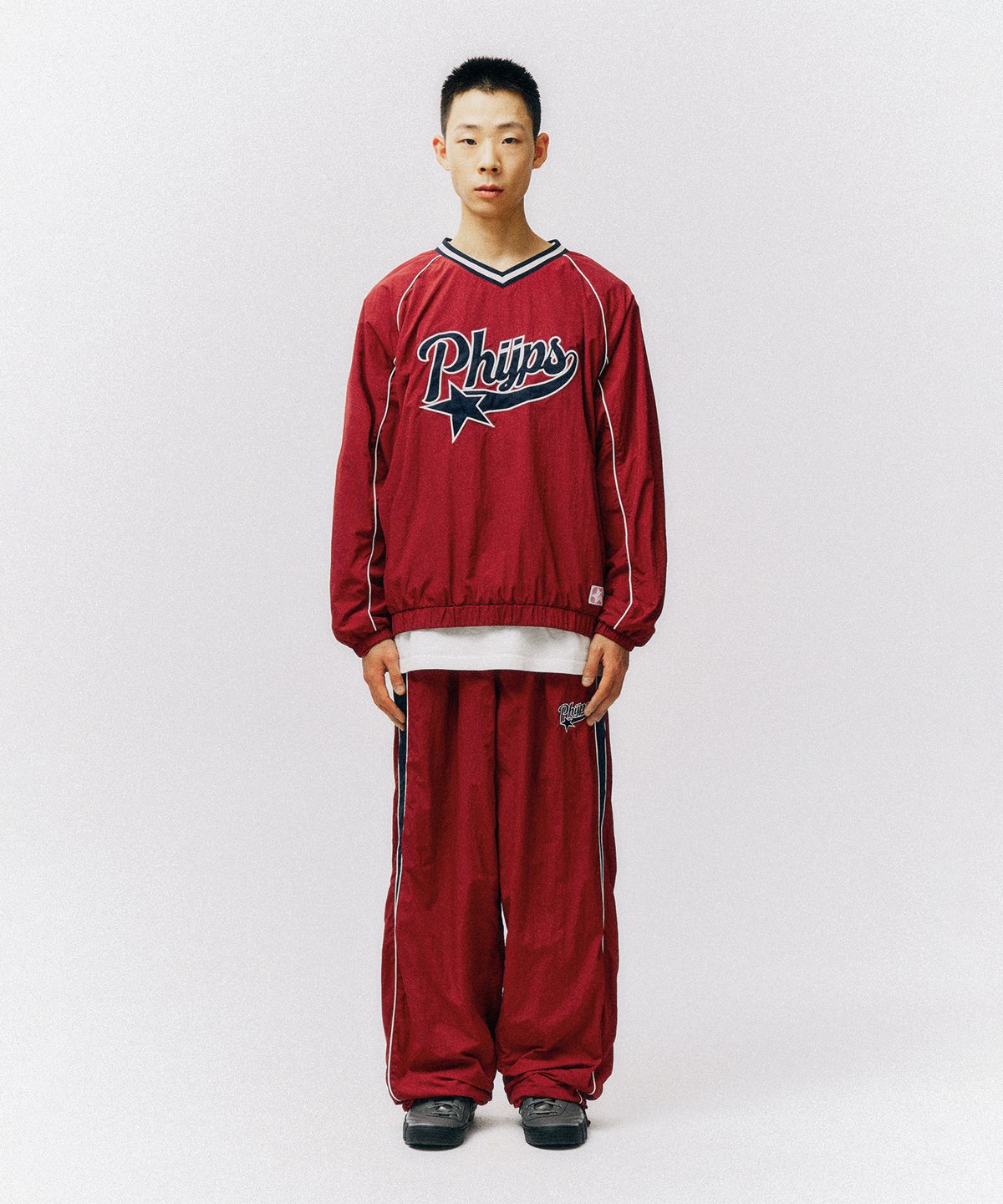 피지컬 디파트먼트(PHYSICAL DEPARTMENT) 테일로고 롱슬리브_버건디