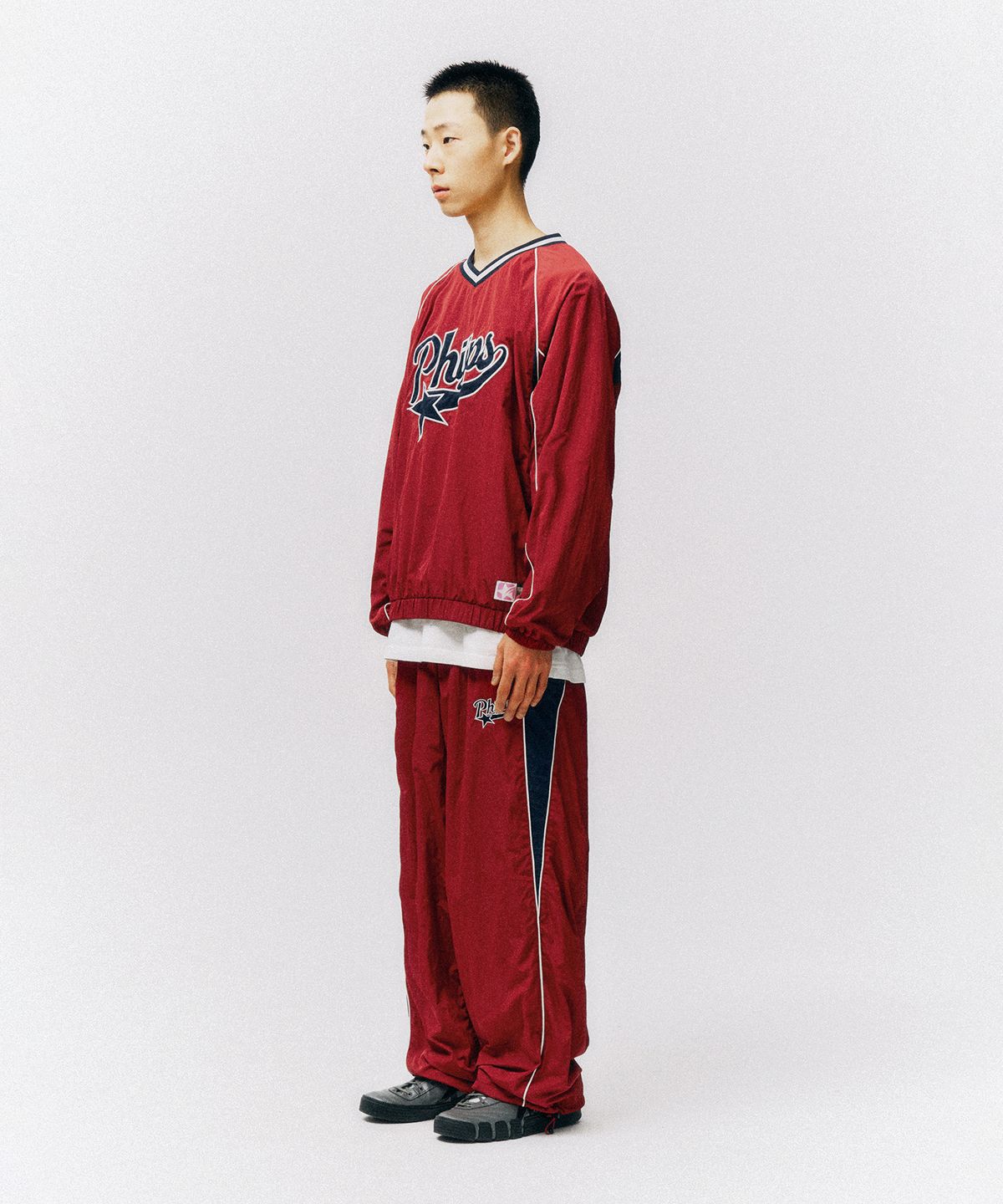 피지컬 디파트먼트(PHYSICAL DEPARTMENT) 테일로고 롱슬리브_버건디