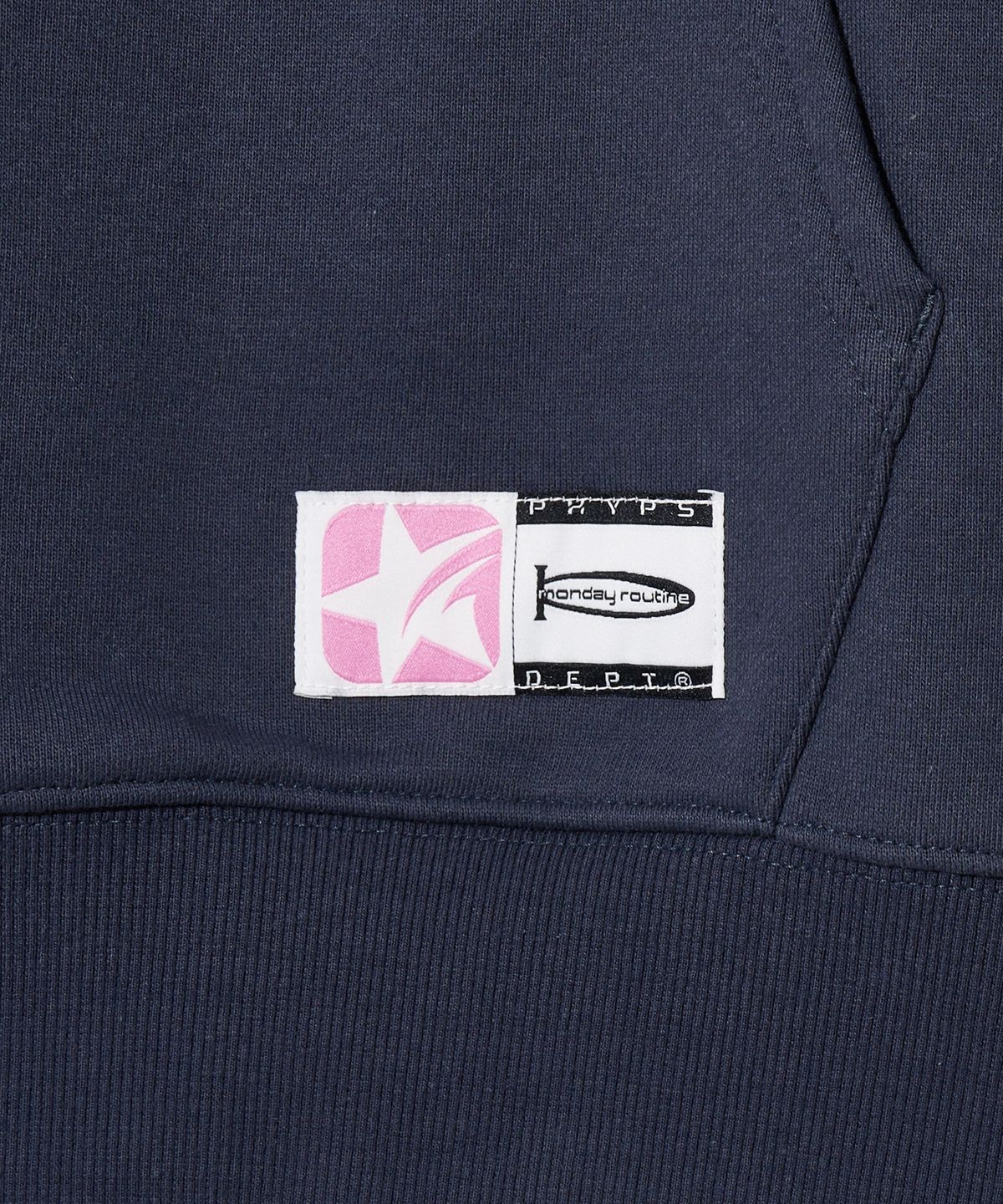피지컬 디파트먼트(PHYSICAL DEPARTMENT) 아플리케 스타테일 래글런 후드_빈티지 네이비