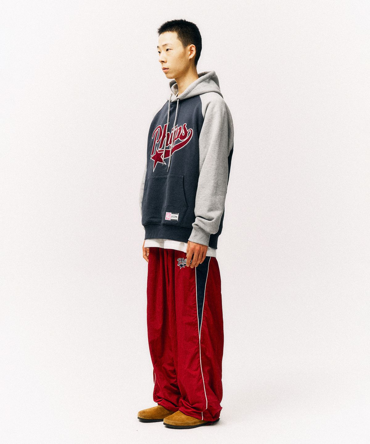 피지컬 디파트먼트(PHYSICAL DEPARTMENT) 아플리케 스타테일 래글런 후드_빈티지 네이비