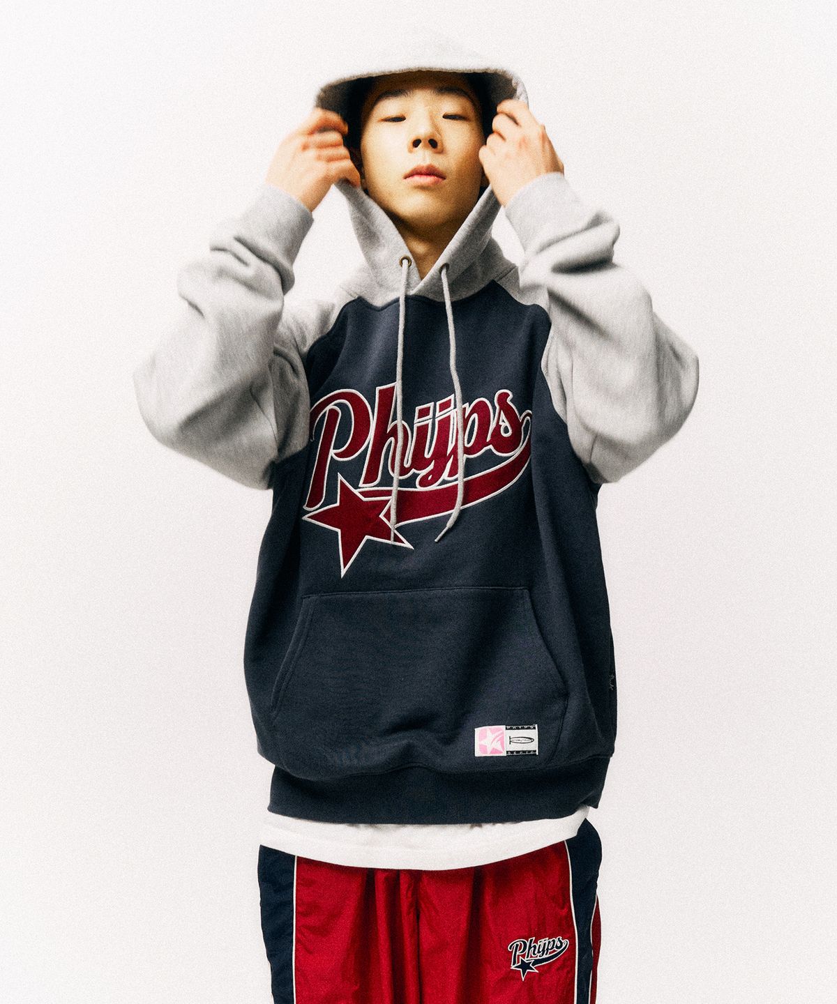 피지컬 디파트먼트(PHYSICAL DEPARTMENT) 아플리케 스타테일 래글런 후드_빈티지 네이비
