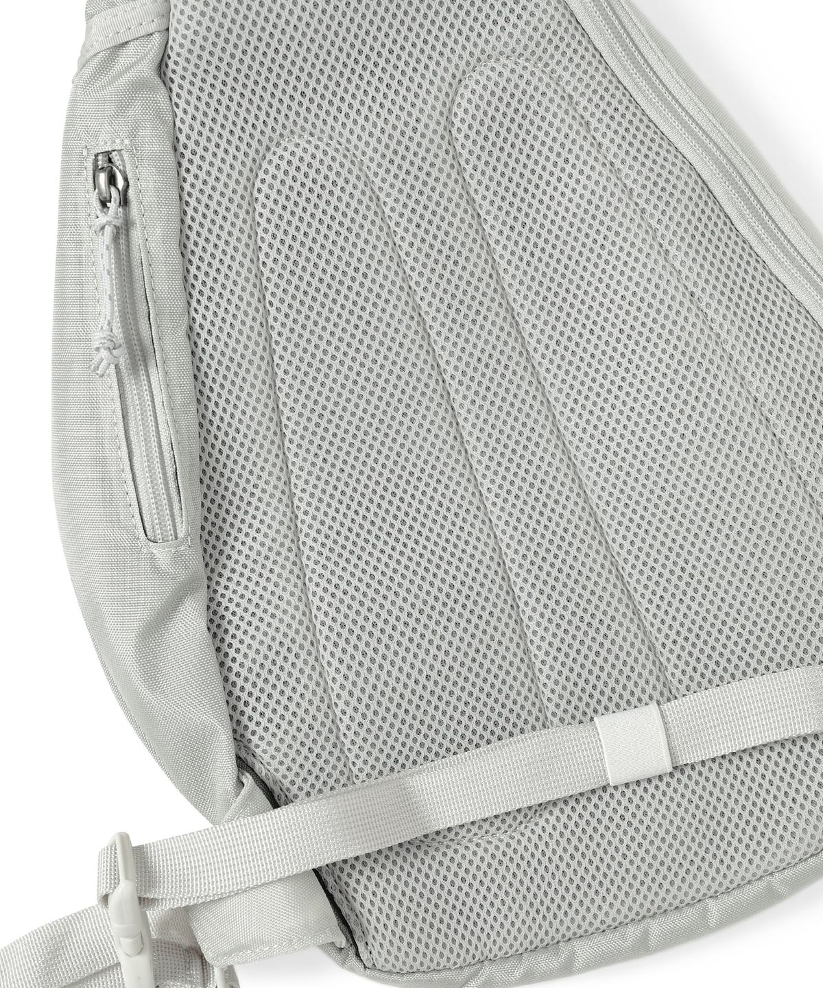 디스이즈네버댓(THISISNEVERTHAT) Washed Nylon Sling Bag Cream