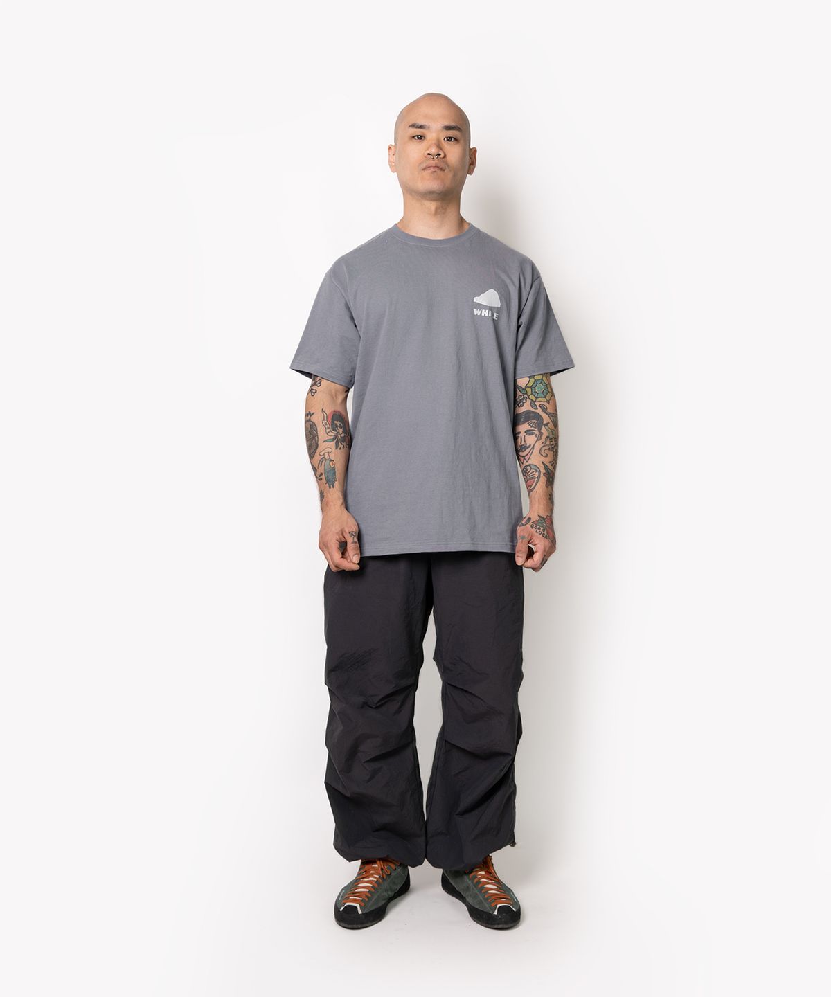 와일(WHILE) 터틀 벌룬핏 클라이밍 바지 와이드팬츠 남성 등산바지 (CHARCOAL NAVY)