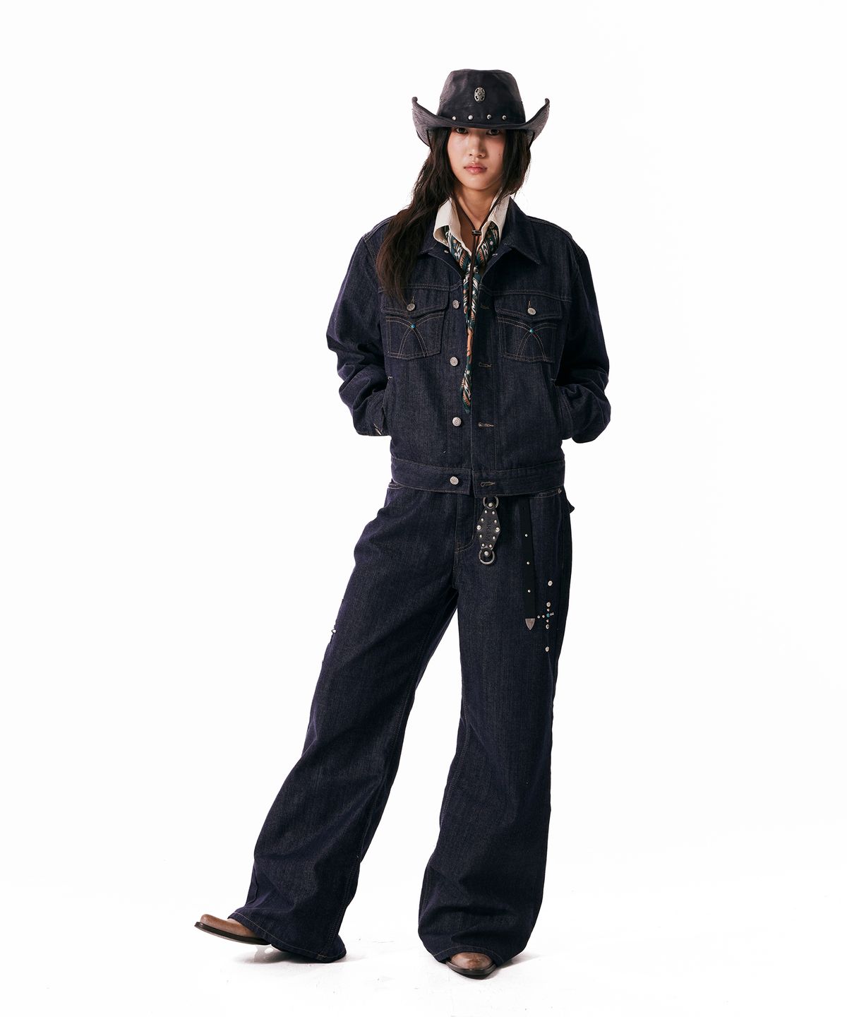 아캄(AAKAM) Western Studded Denim Pants (Dark Blue)