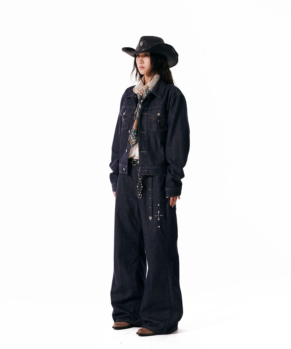 아캄(AAKAM) Western Studded Denim Pants (Dark Blue)