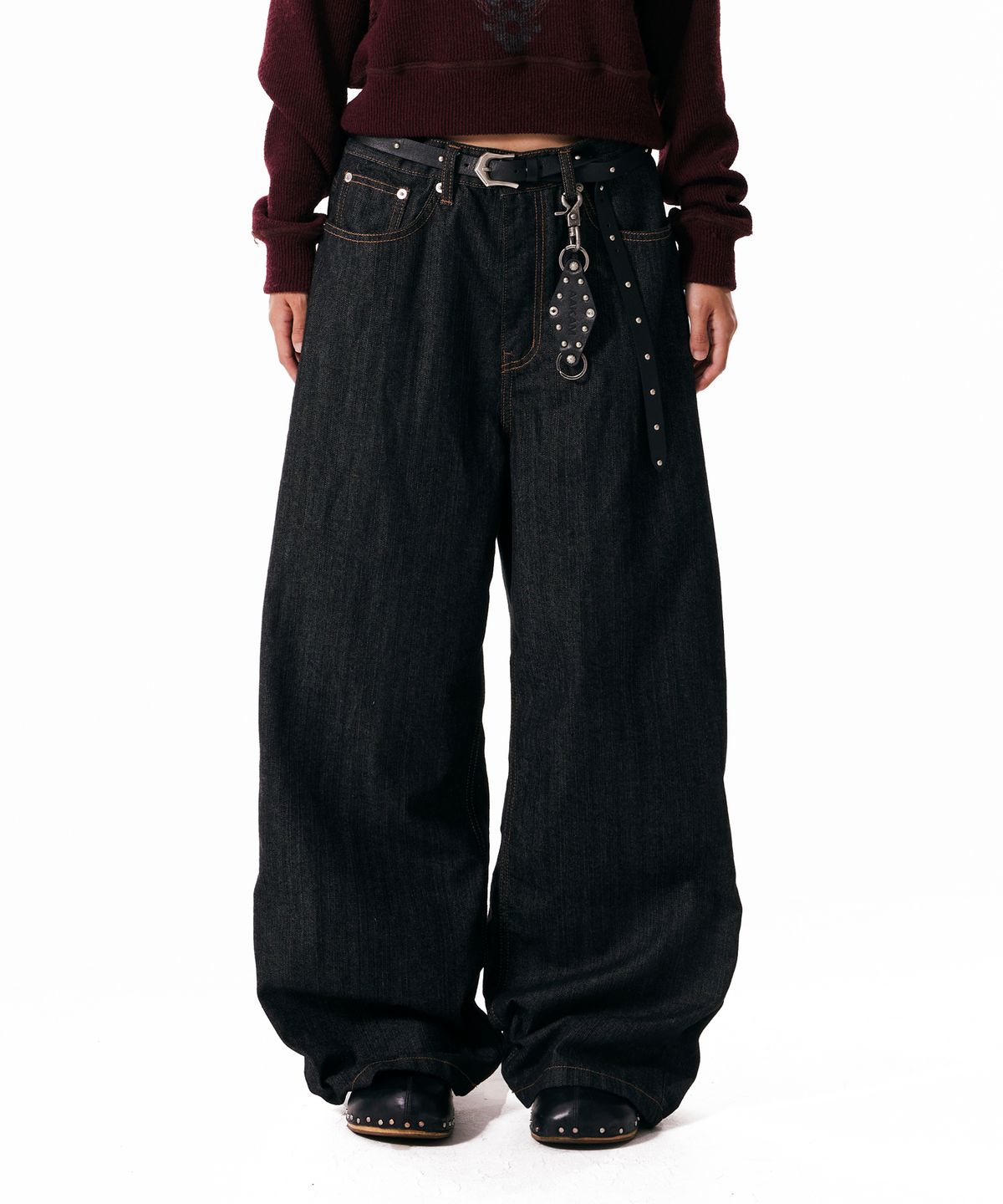 아캄(AAKAM) Leather Patch Denim Pants (Black)