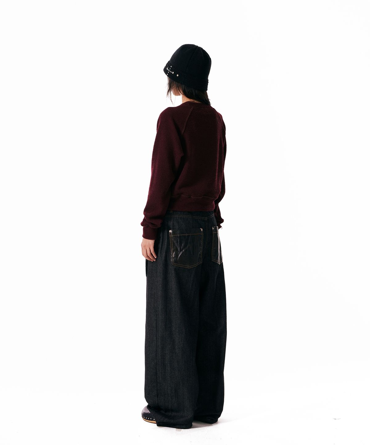 아캄(AAKAM) Leather Patch Denim Pants (Black)