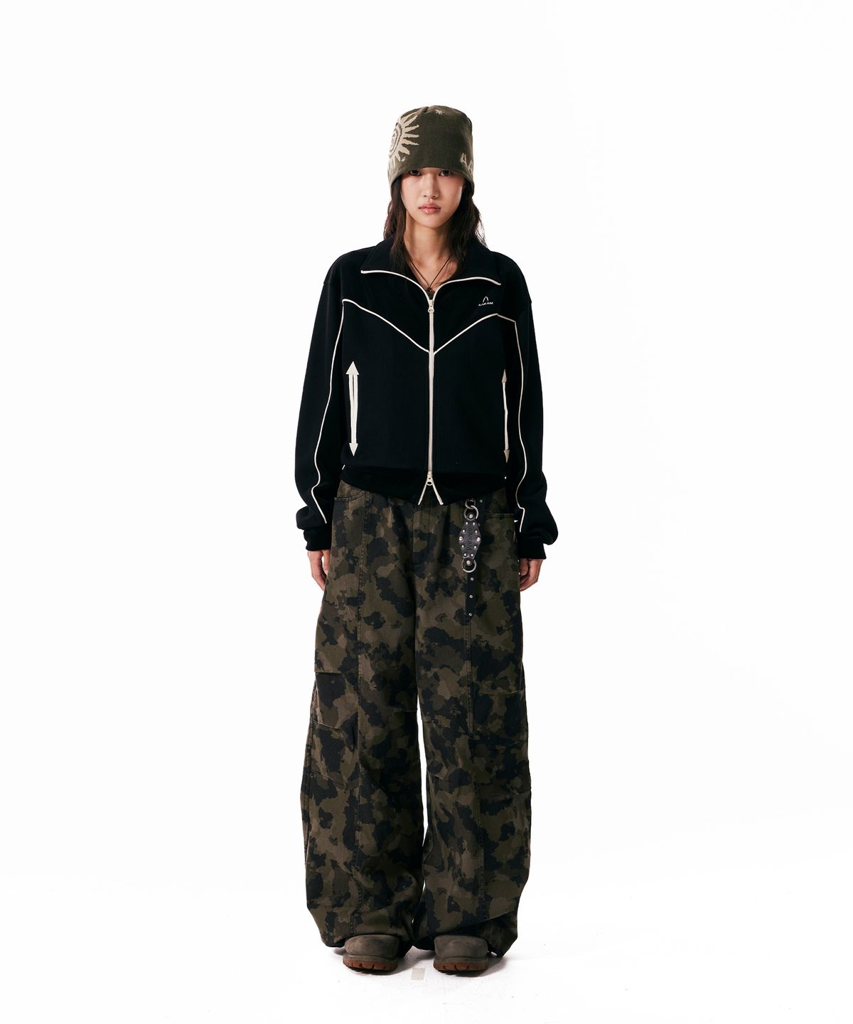 아캄(AAKAM) Knee Pin-tuck Camouflage Twill Pants (Khaki)