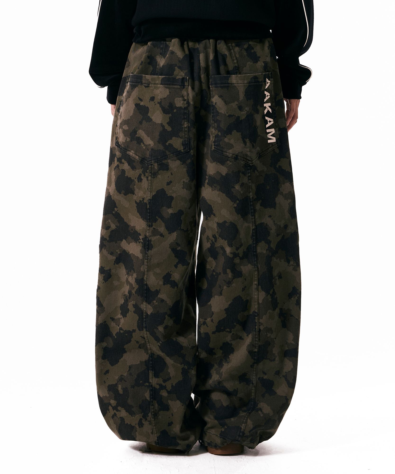 아캄(AAKAM) Knee Pin-tuck Camouflage Twill Pants (Khaki) - 사이즈