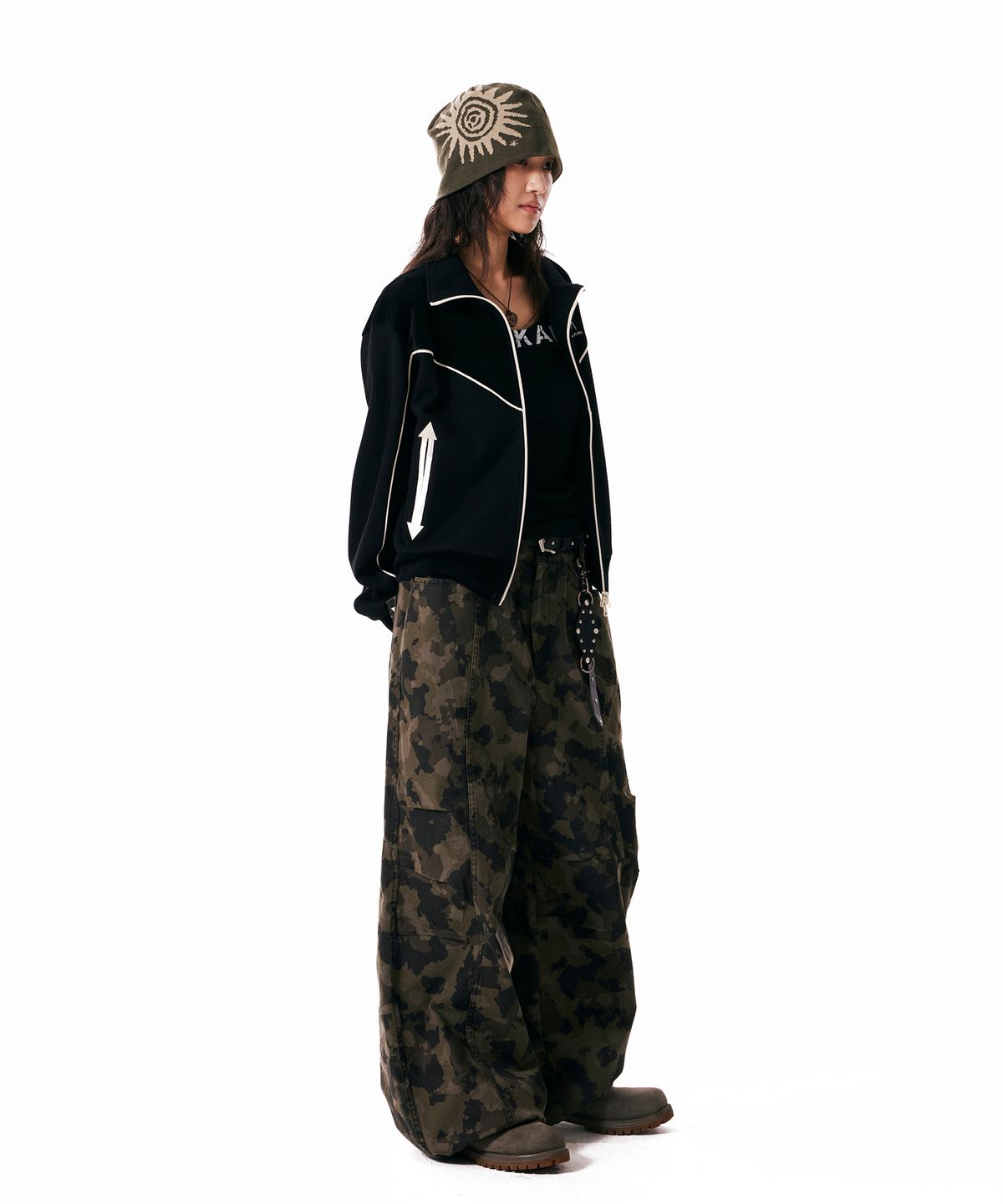 아캄(AAKAM) Knee Pin-tuck Camouflage Twill Pants (Khaki)